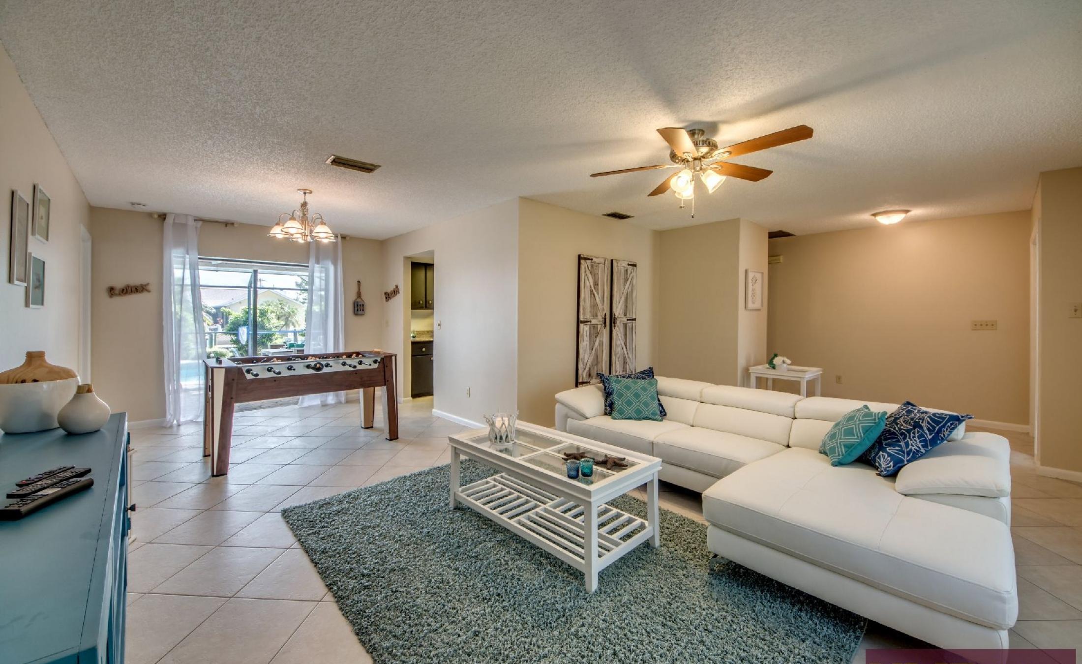 Ruhige Wohnlage am Kanal in Cape Coral mit Bootsdock und Wasserblick.