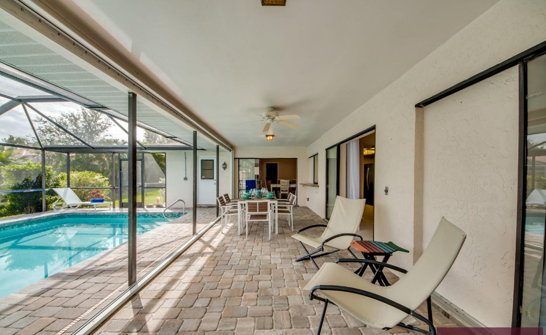 Waterfront-Lage am Kanal in ruhiger Nachbarschaft.