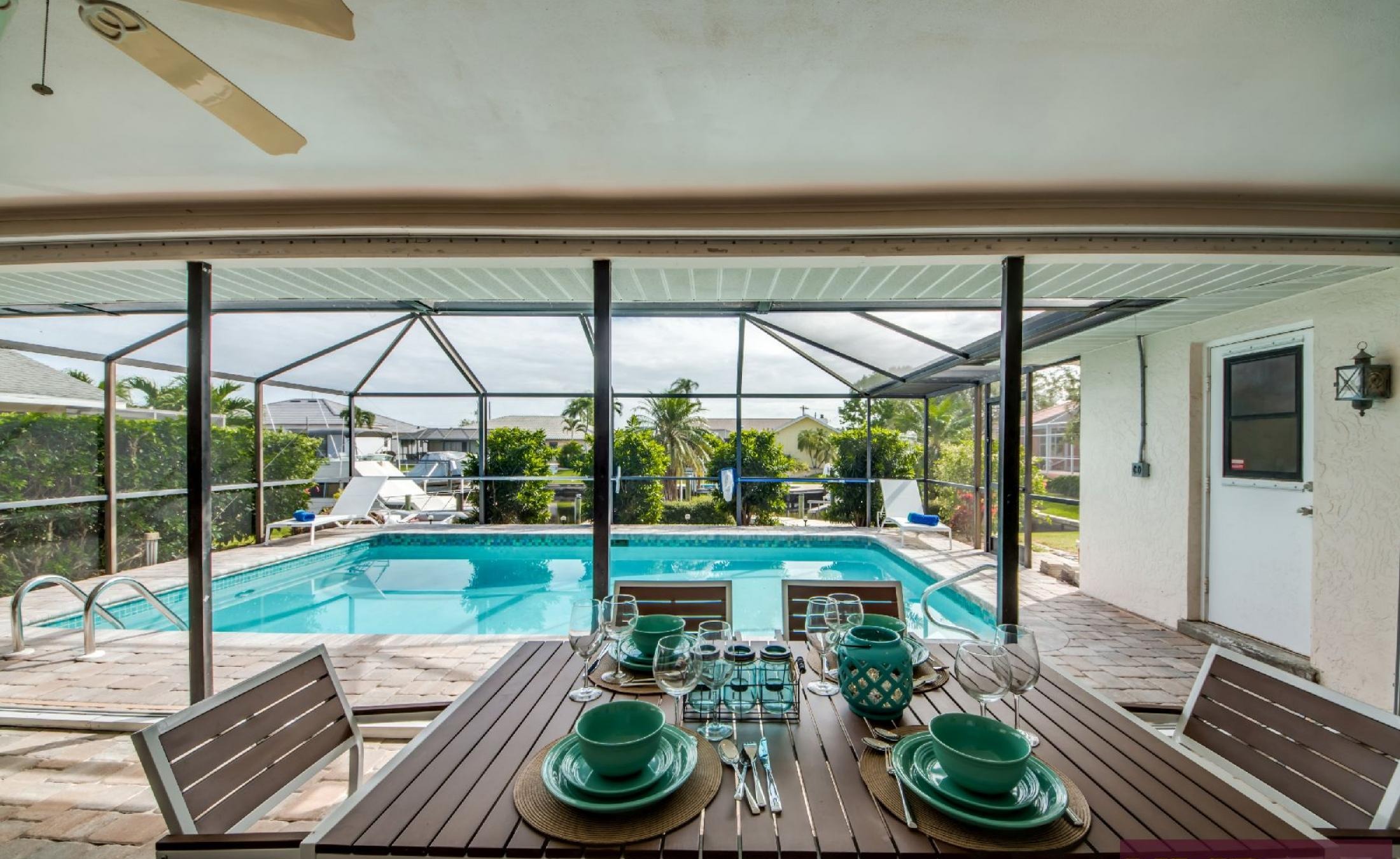 Ruhige Waterfront-Lage am Kanal mit Bootsdock in Cape Coral.