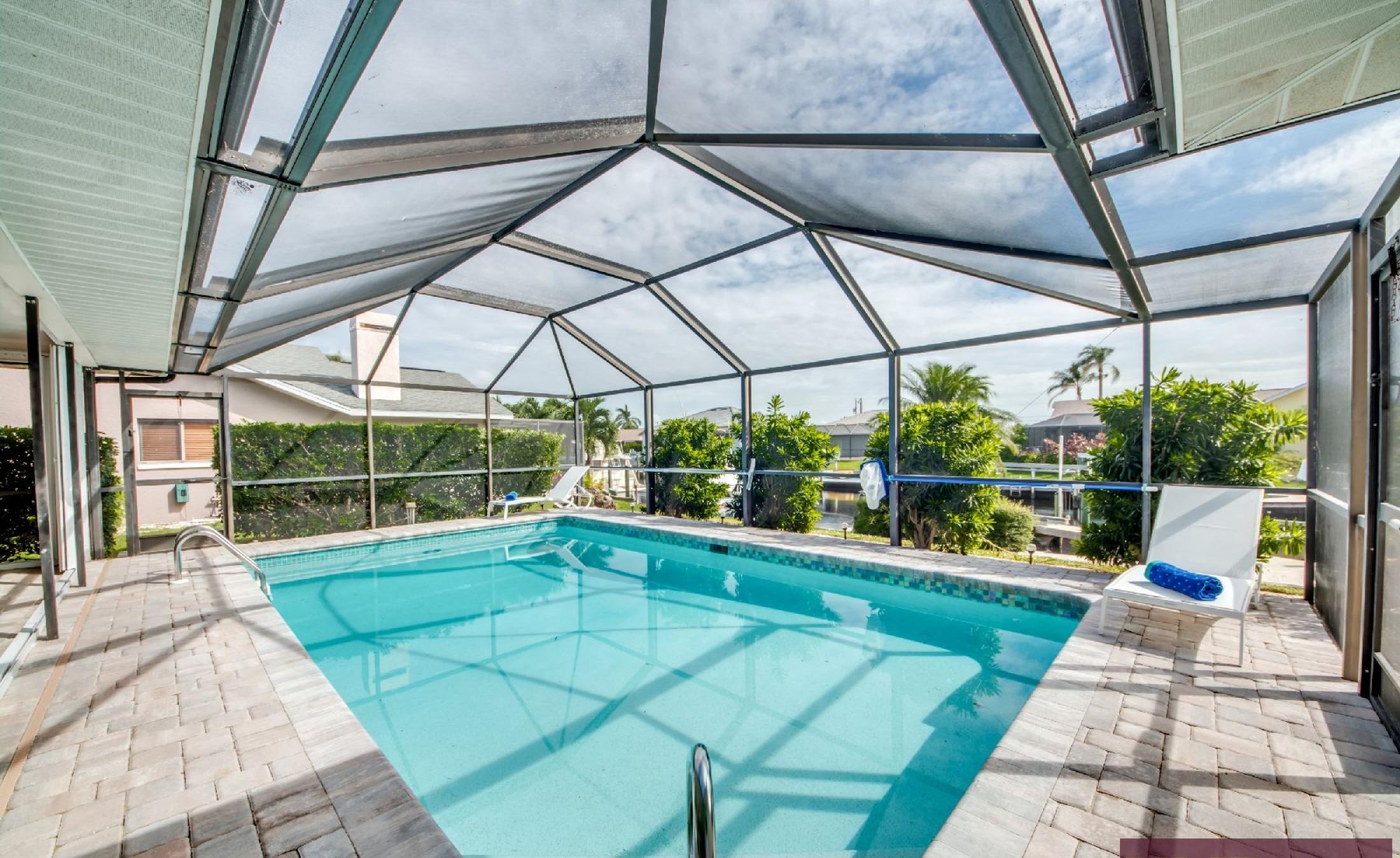 Waterfront-Lage am Kanal in ruhiger Nachbarschaft mit Bootsdock und Gulf Access.