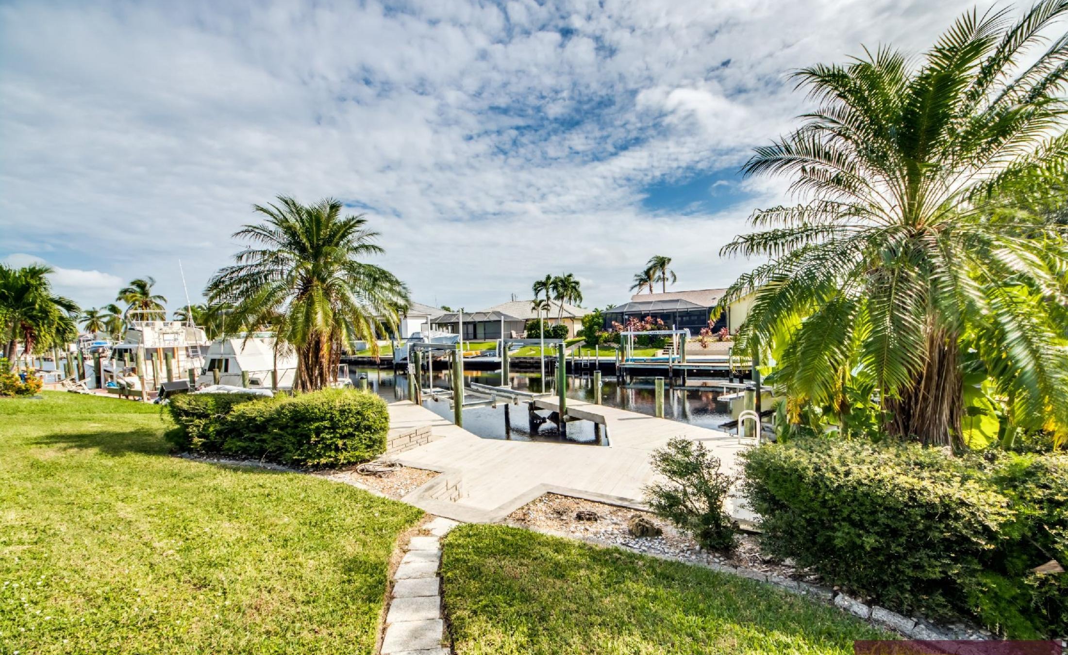Waterfront-Lage am Kanal in ruhiger Nachbarschaft mit Bootsdock und Zugang zum Golf von Mexiko.