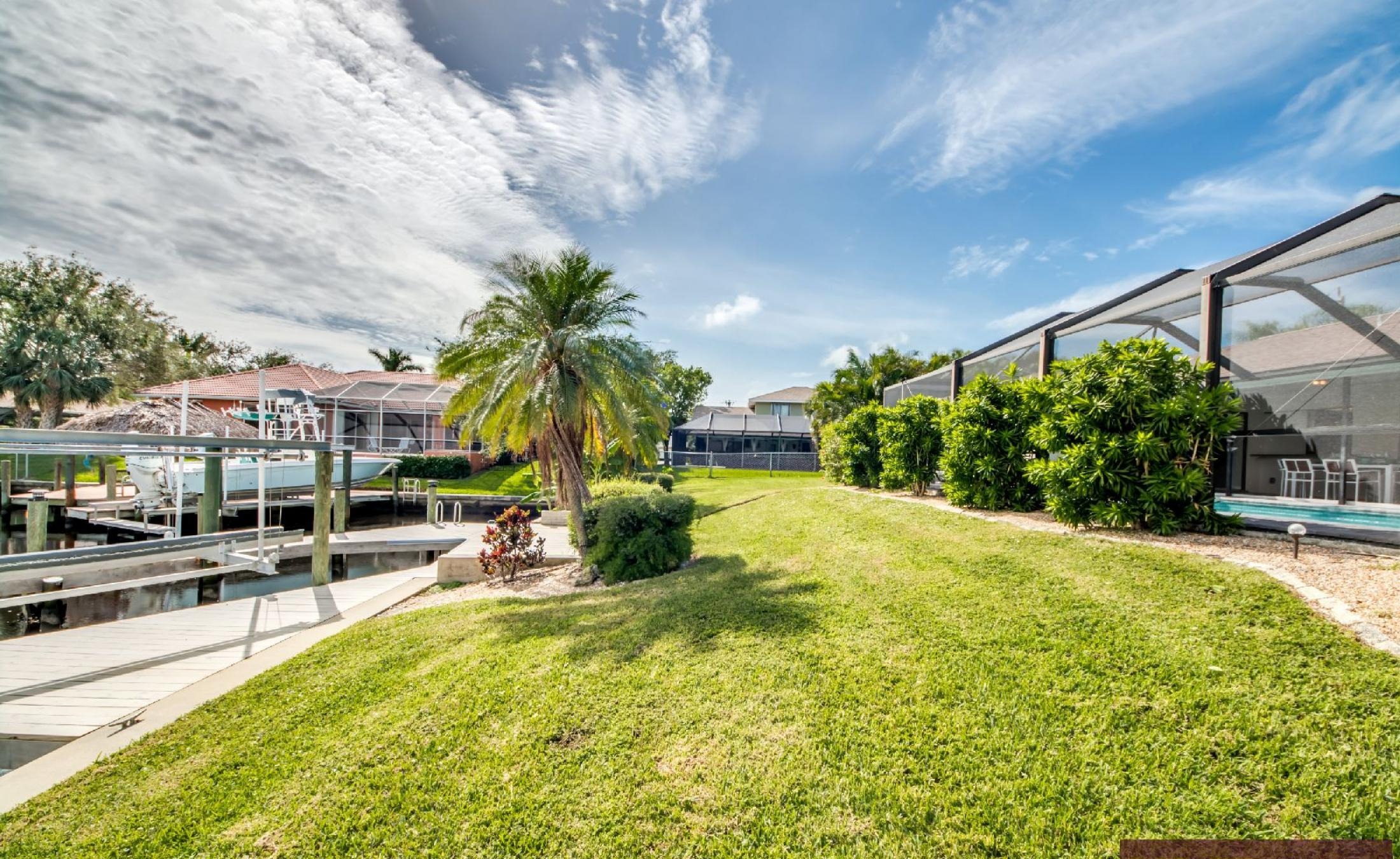 Ruhige Waterfront-Lage am Kanal mit Bootsdock in Cape Coral.