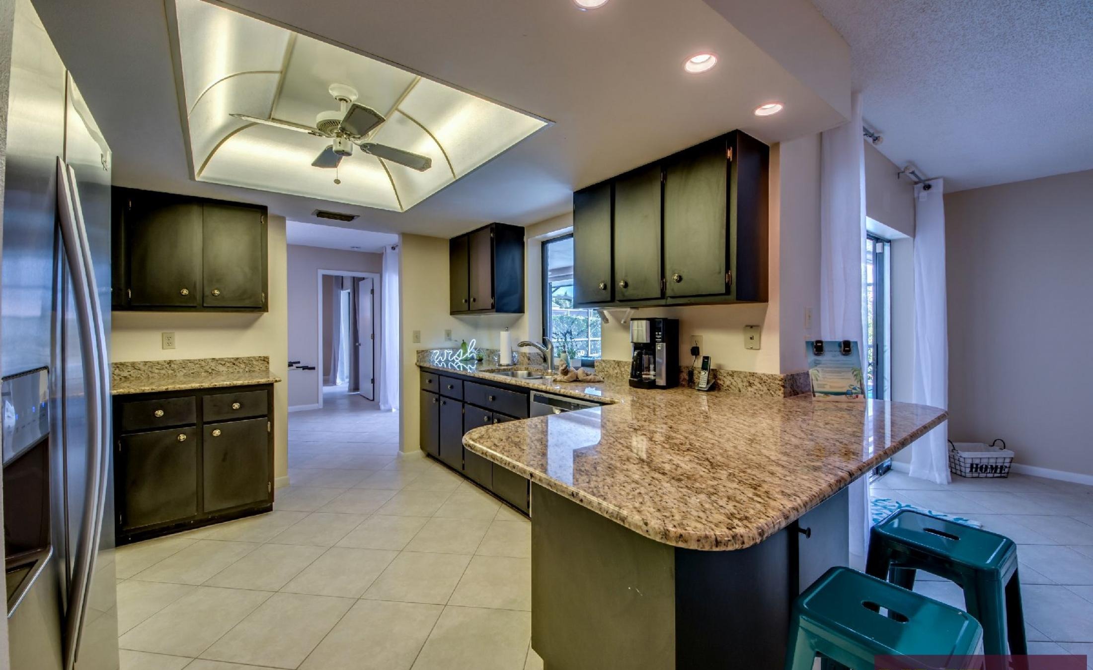 Waterfront-Lage am Kanal in ruhiger Nachbarschaft mit Bootsdock.