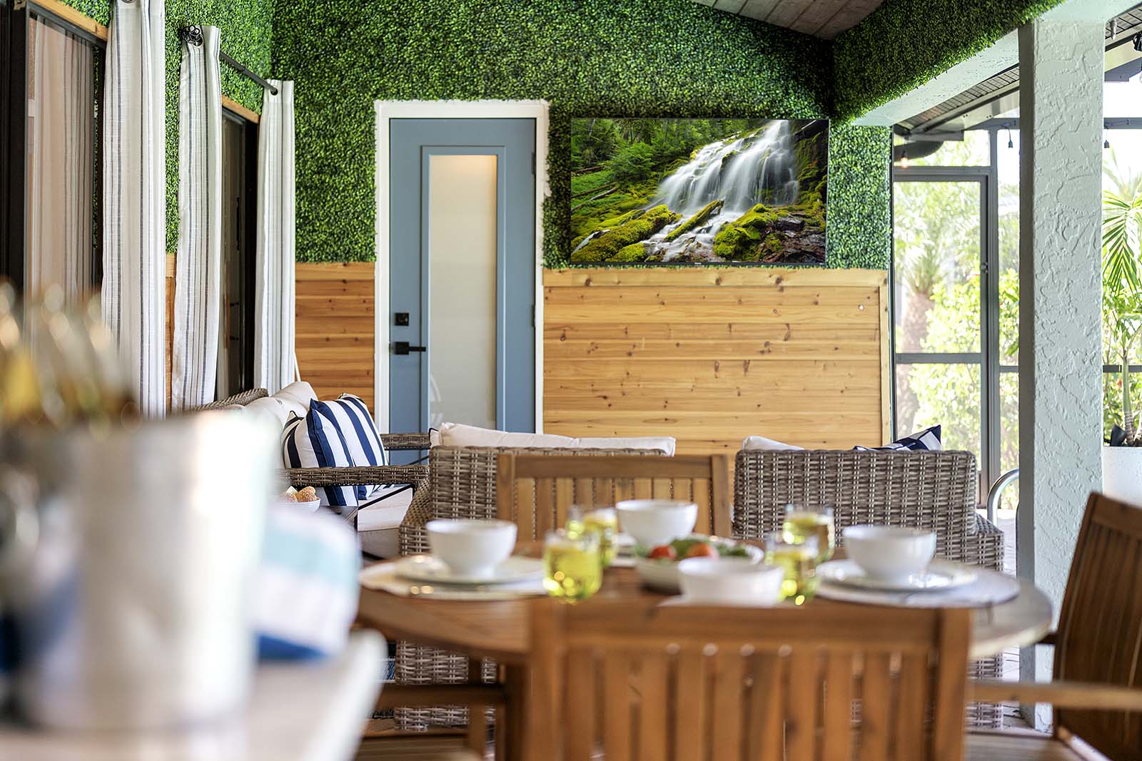 Genießen Sie Mahlzeiten bei Sonnenuntergang im Gulfstream Getaway