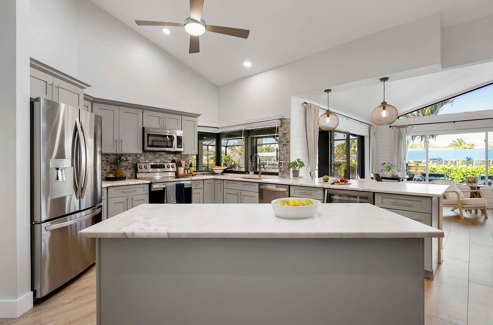 Große Kücheninsel, ideal für Unterhaltung