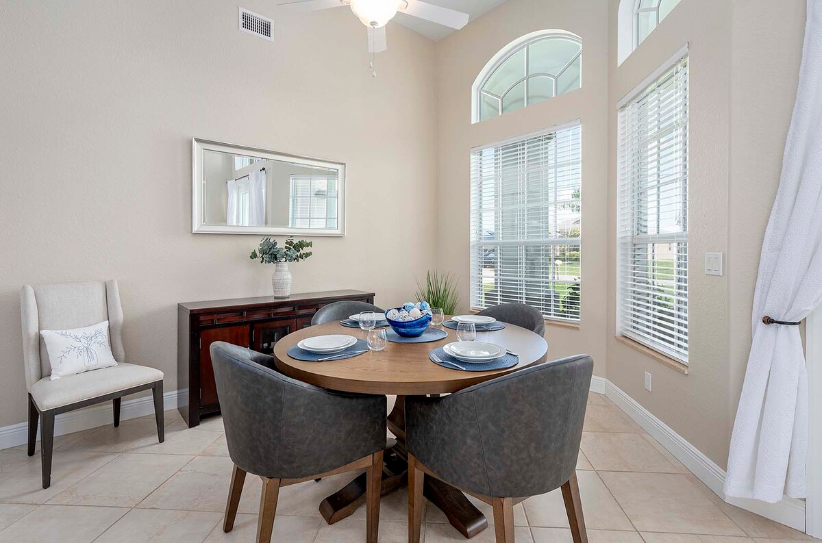 Blick auf den Kanal am Wassergrundstück in SW Cape Coral