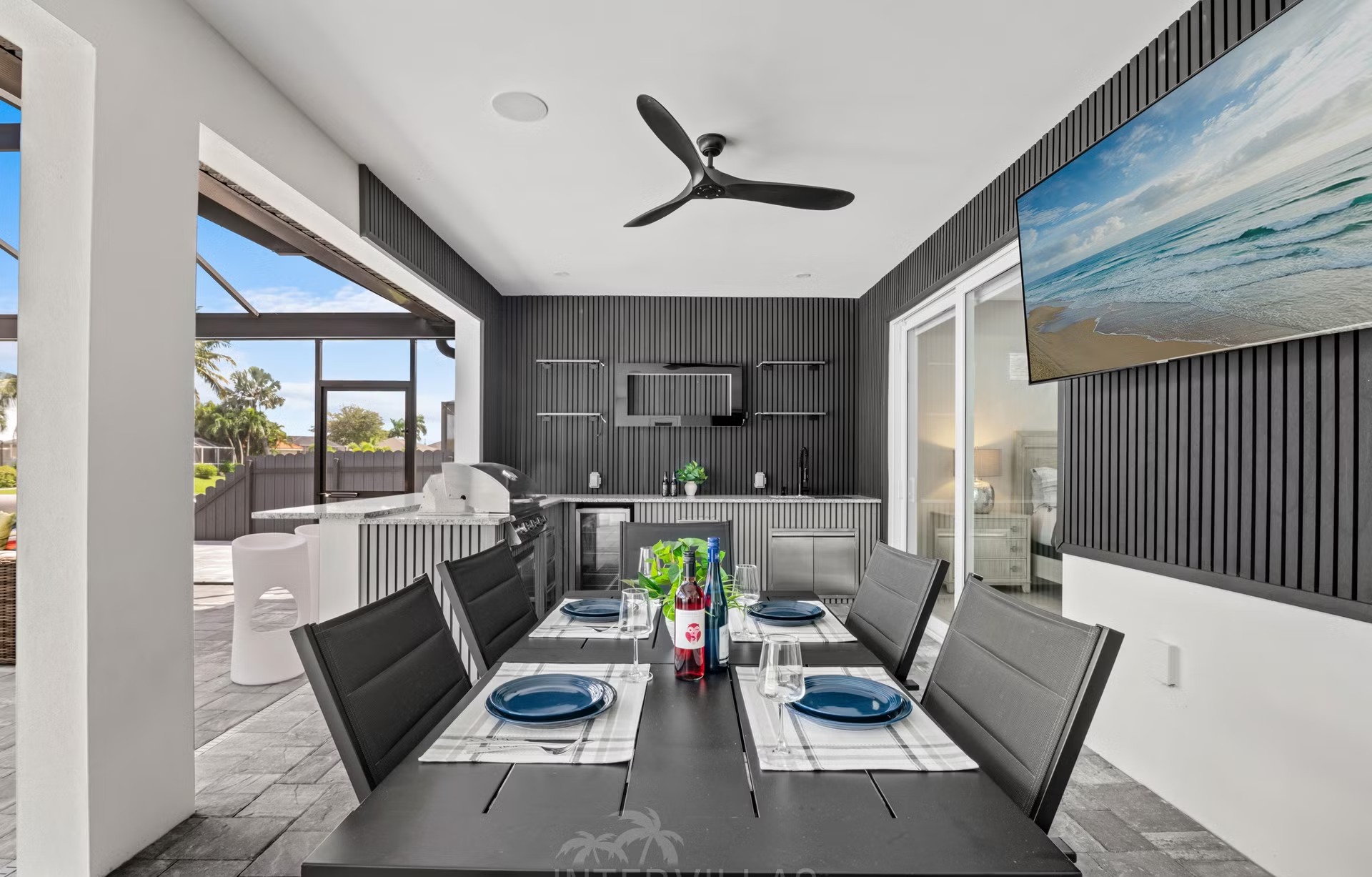 Moderne Villa am Kanal mit beheiztem Pool, Whirlpool und BBQ-Bar.