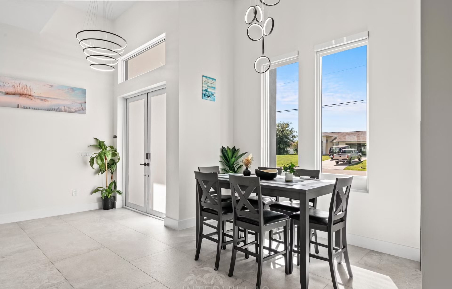 Moderne Villa am Kanal in Cape Coral mit beheiztem Pool, Whirlpool und BBQ-Bar.