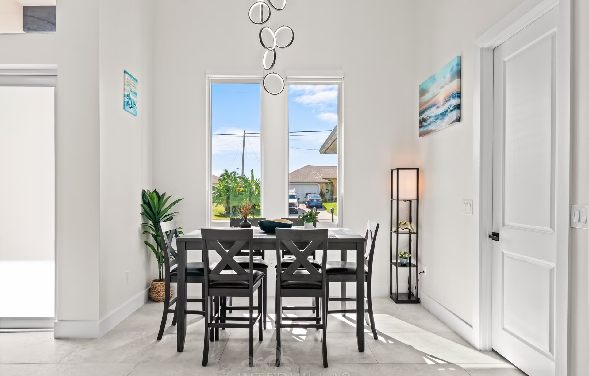 Moderne Villa am Kanal mit beheiztem Pool, Whirlpool und BBQ-Bar.