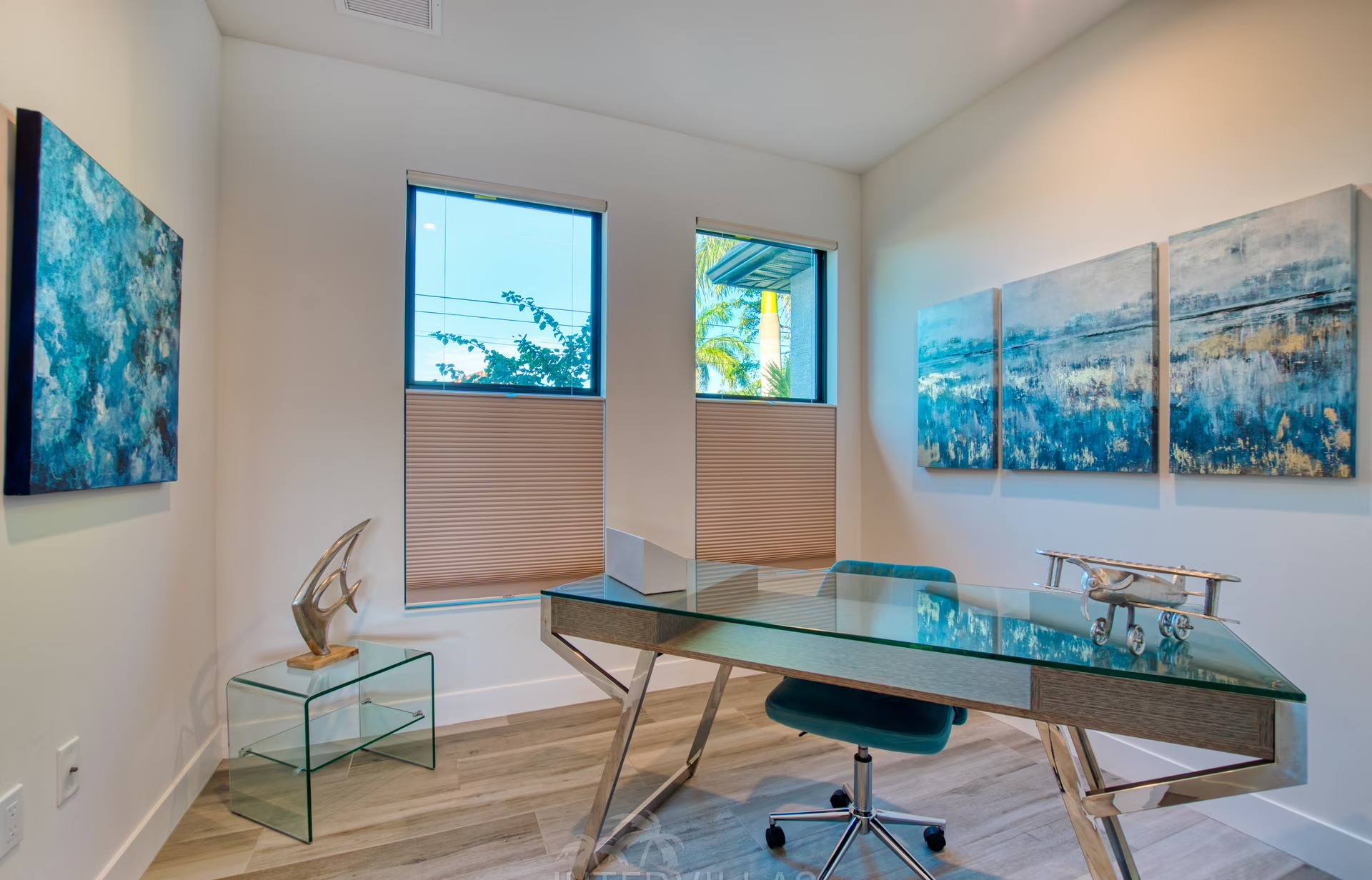 Südseitiger Pool mit Spa auf der Lanai, Blick auf den Kanal.