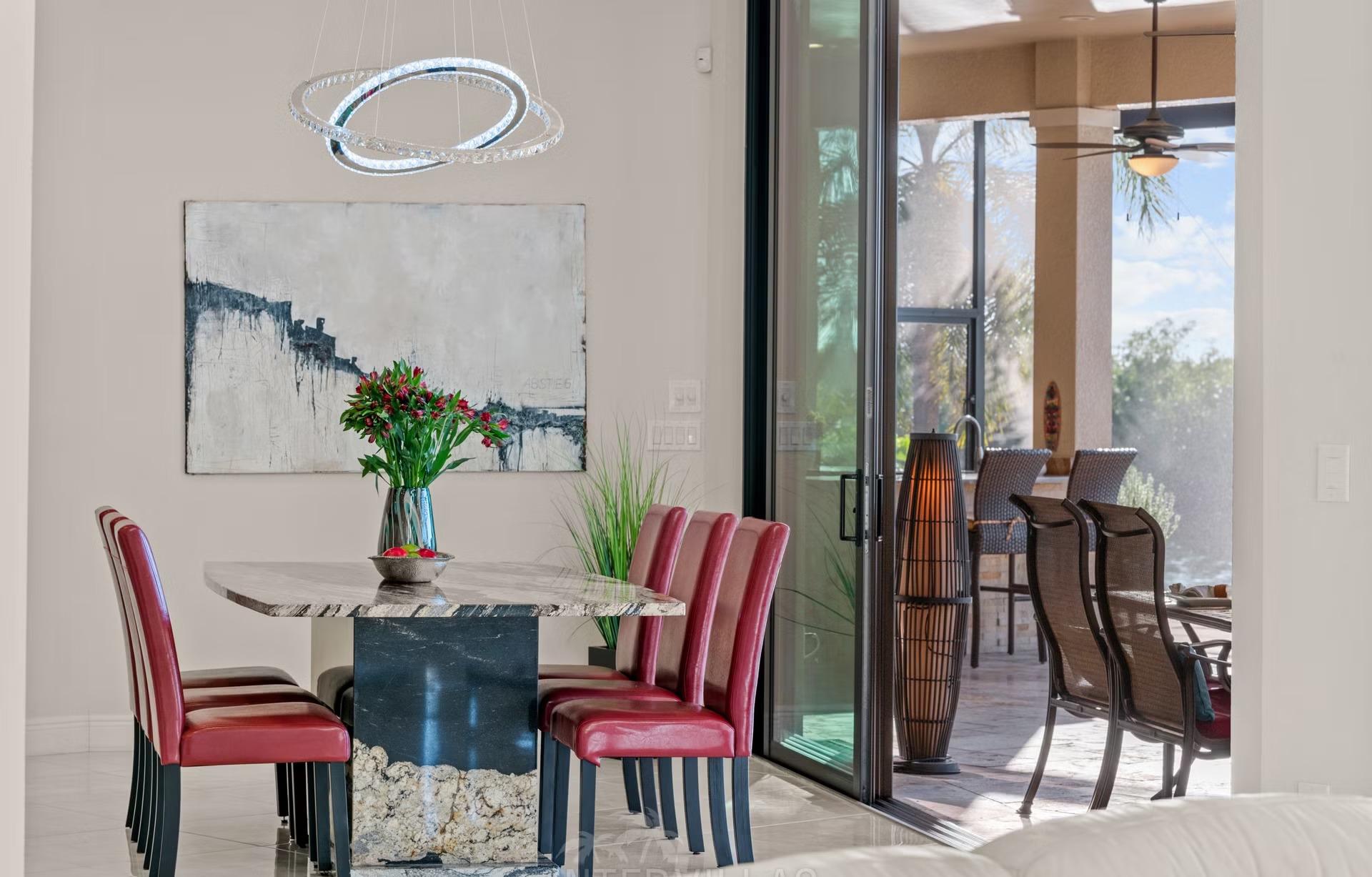 Salzwasserpool mit Spa am Kanal und westlicher Sonnenlage.