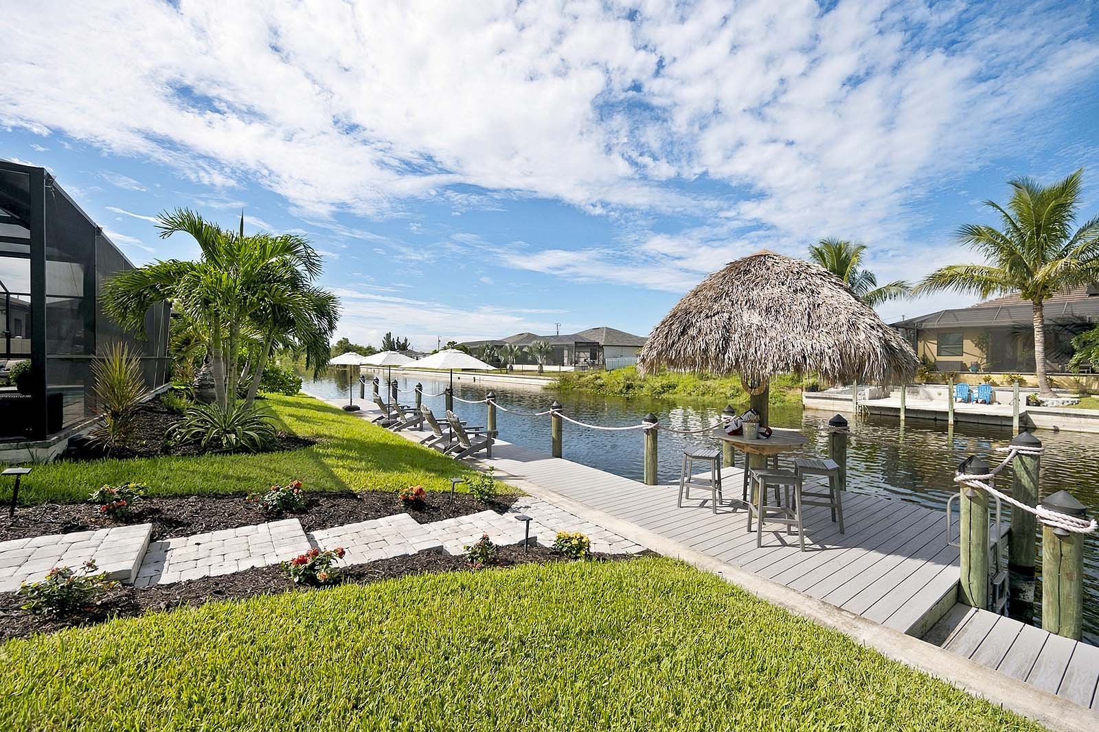 Walkway to Bootsanleger and Tiki Hut
