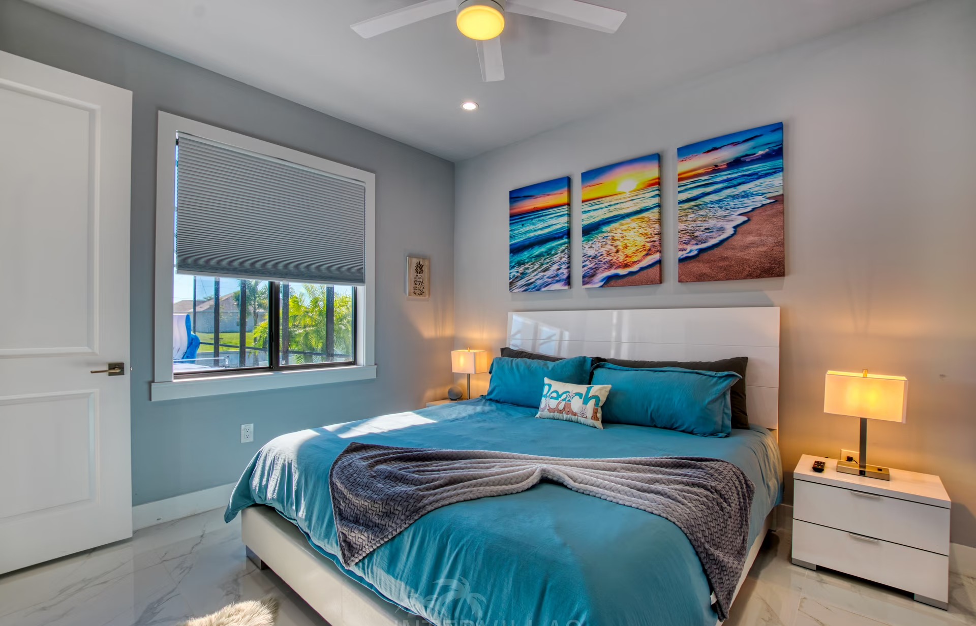 Beheizter Pool mit Lanai und Blick auf den Kanal.