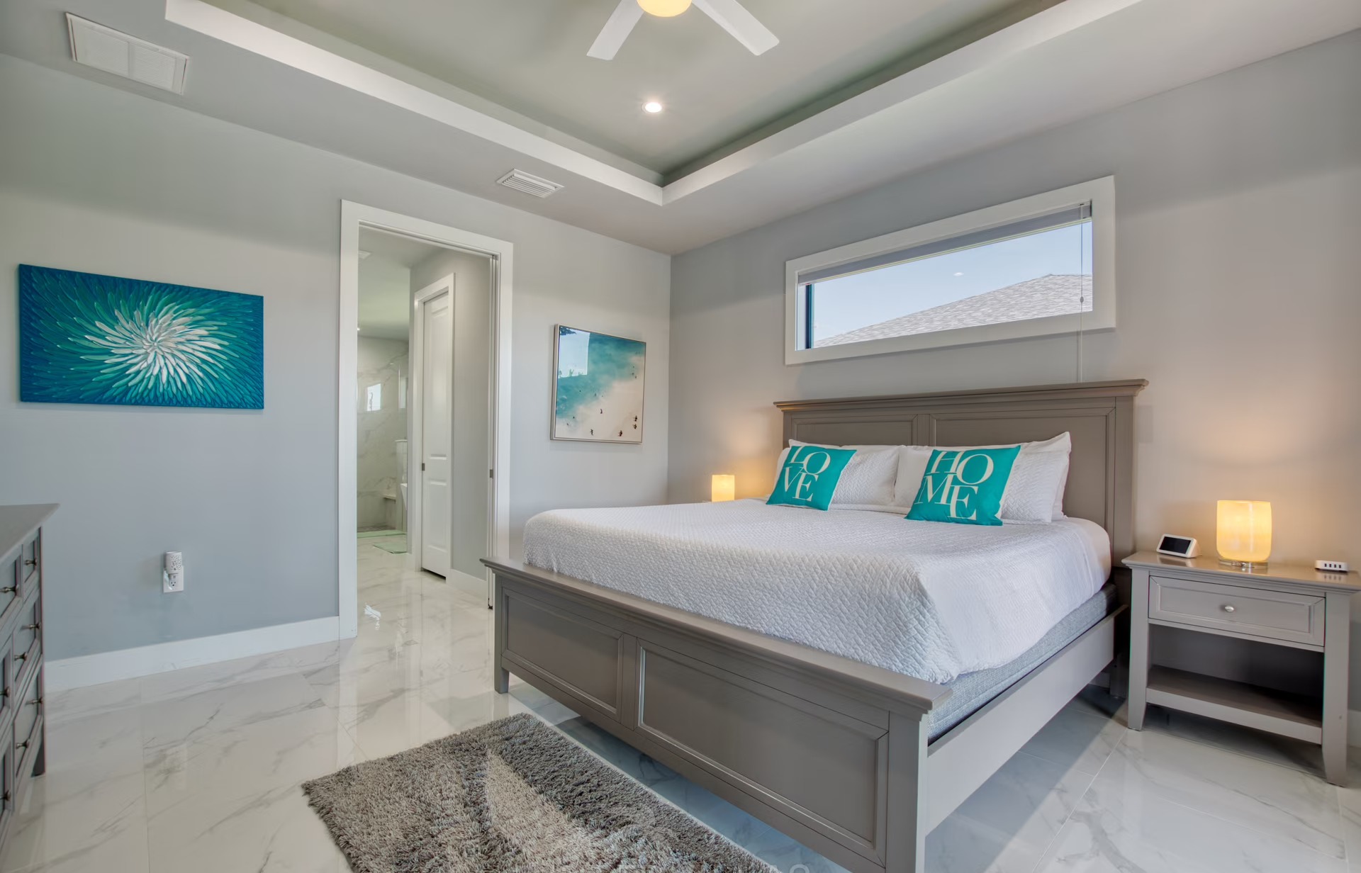 Beheizter Pool mit Lanai und Blick auf den Kanal.