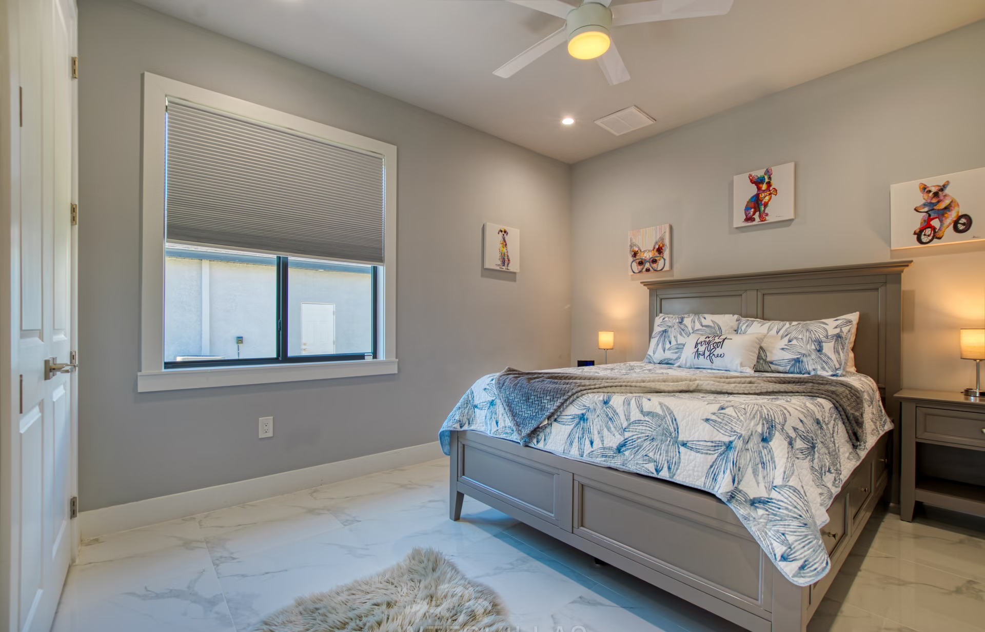 Beheizter Pool auf der Lanai mit Blick auf den Kanal.