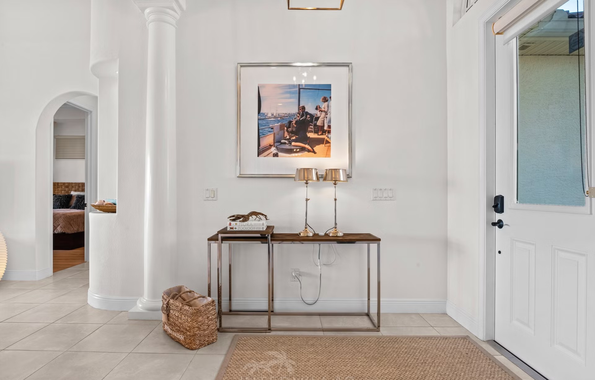 Infinity-Pool und Lanai mit Blick auf den Kanal bei Sonnenuntergang.