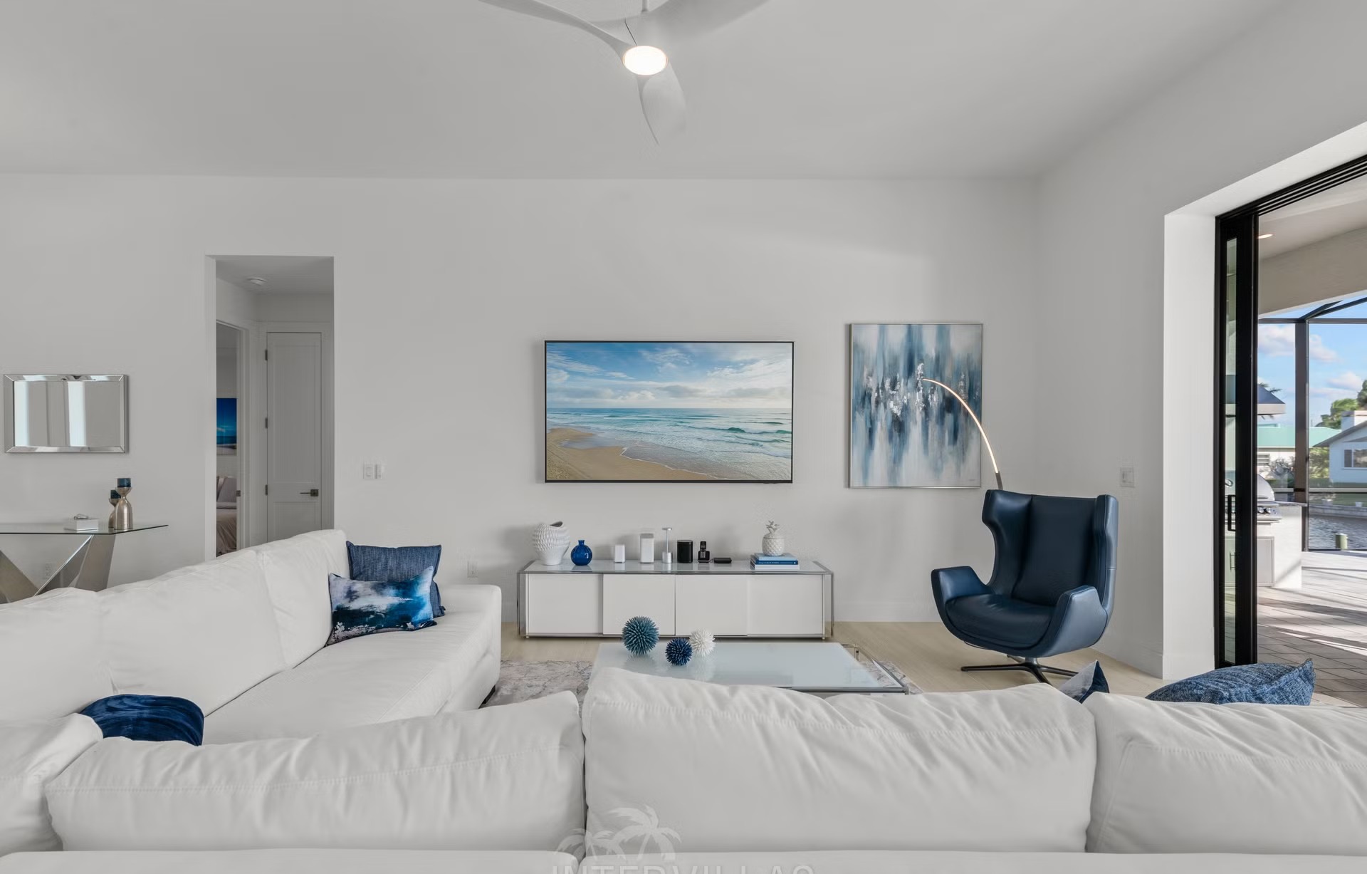 Moderne Villa am Kanal mit beheiztem Pool, Whirlpool und Bootsdock.