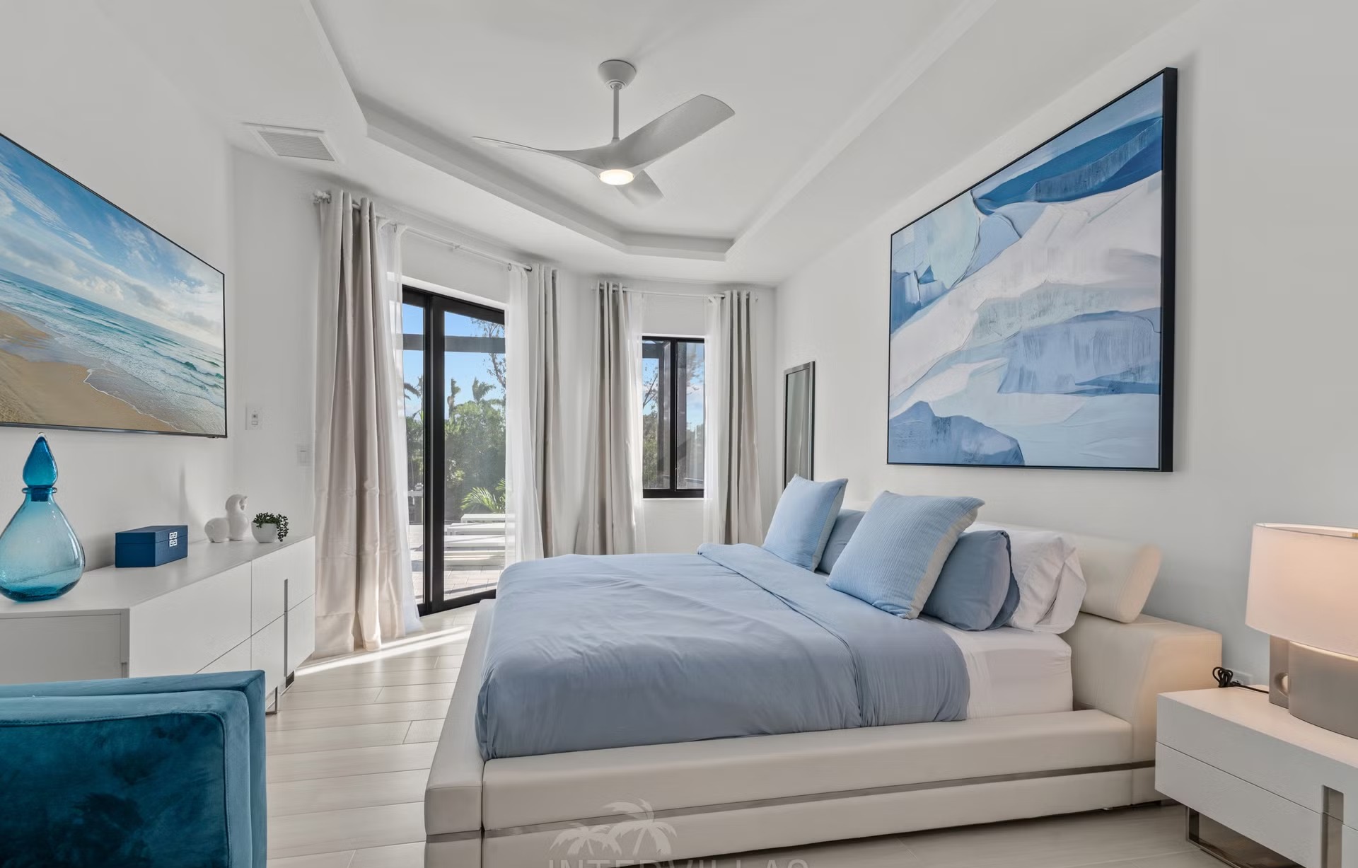 Moderne Villa am Kanal mit beheiztem Pool, Whirlpool und Bootsdock.