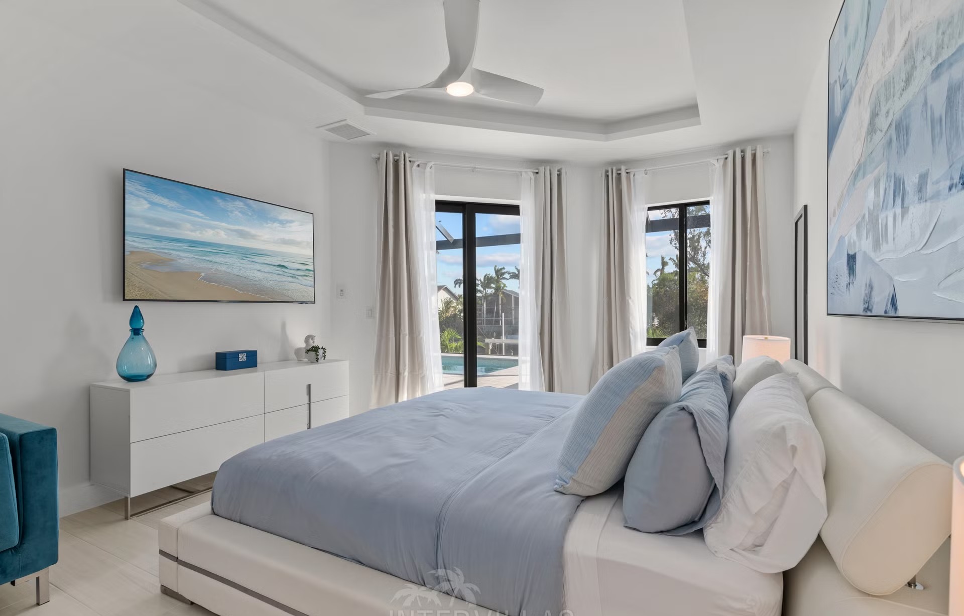 Moderne Villa am Kanal mit beheiztem Pool und Whirlpool