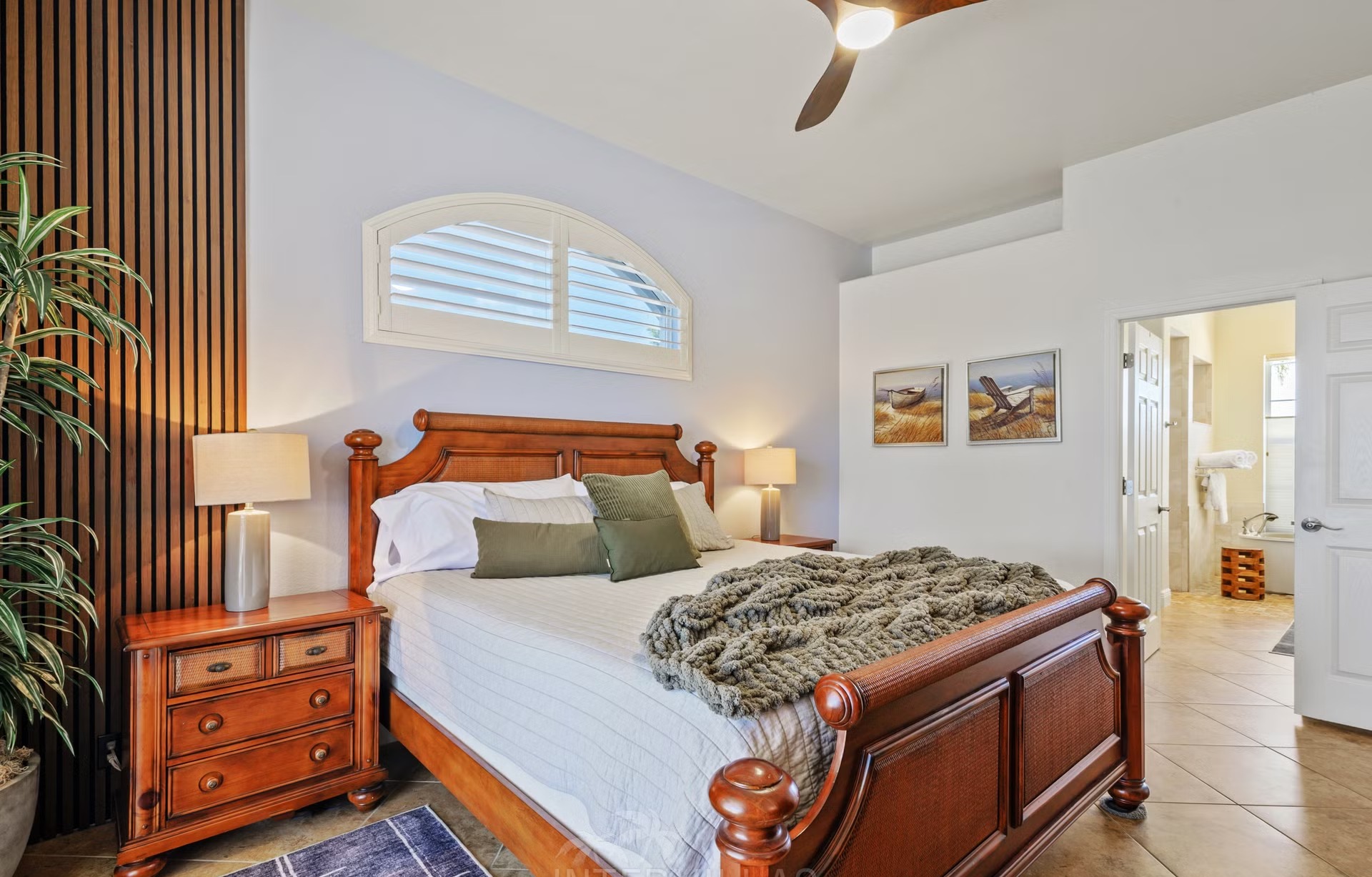 Beheizter Pool auf der Lanai mit Blick auf den Kanal und privatem Dock.