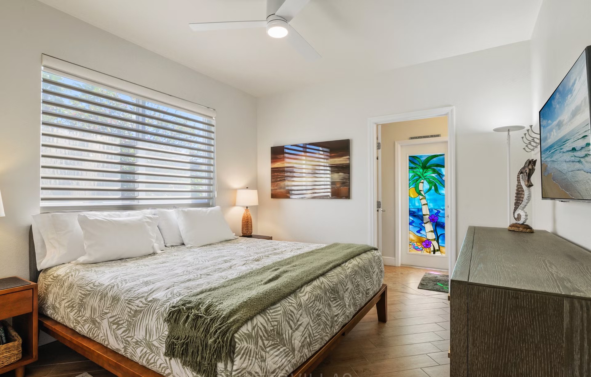 Beheizter Pool auf der Lanai mit Blick auf den Kanal.