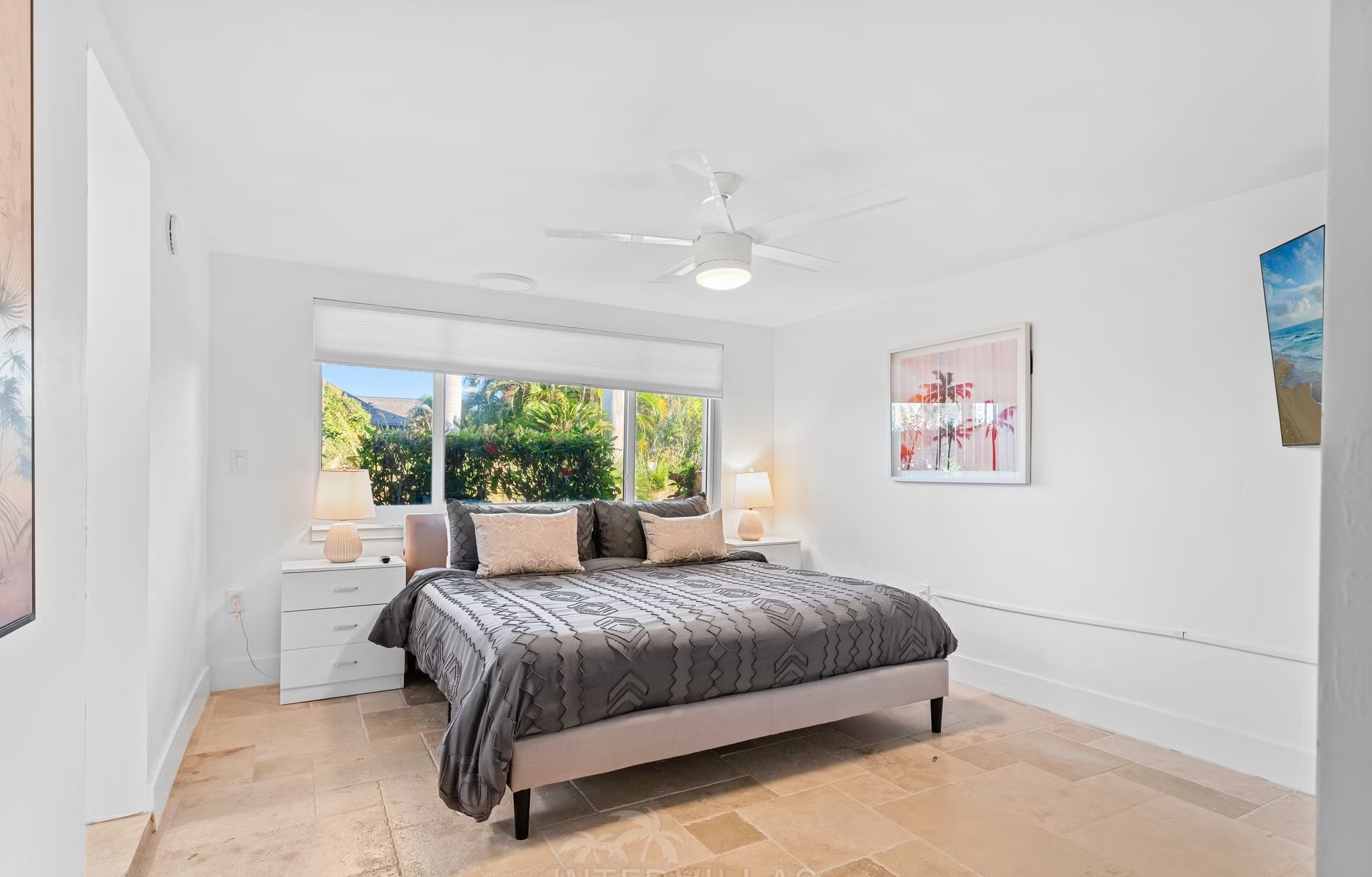 Bootsdock am Kanal mit Tiki Hut und Sitzbereich