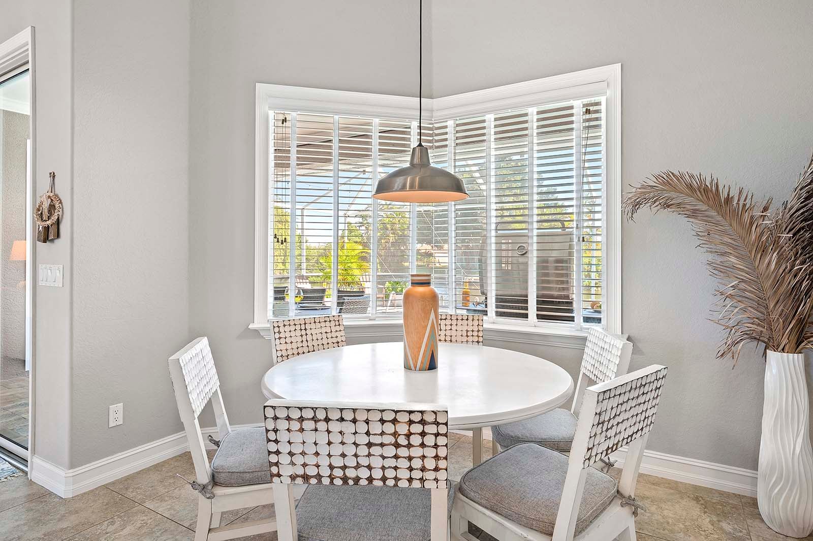 Lanai mit Terrasse und Grillbereich am Kanal.