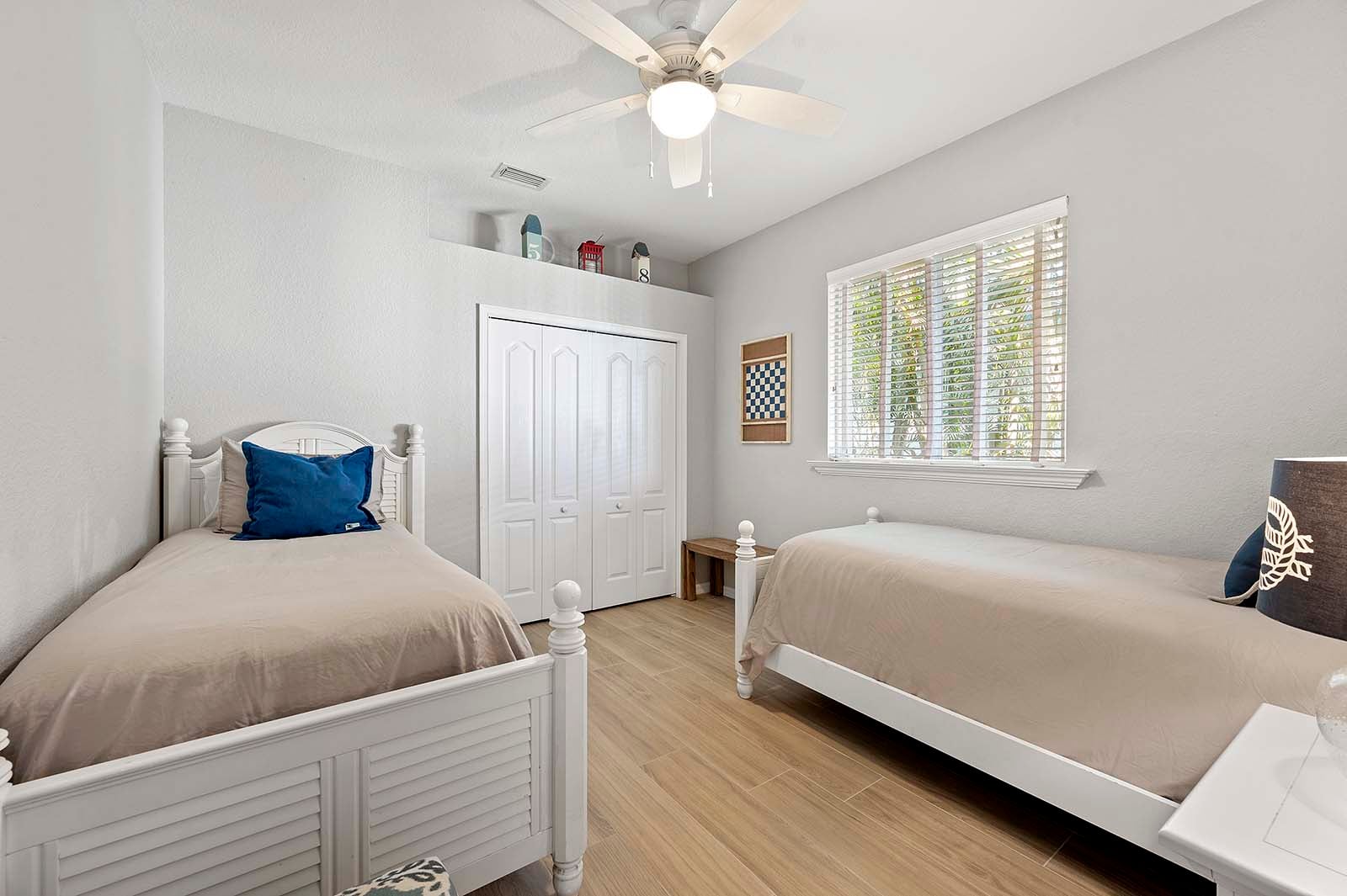 Lanai mit Terrasse und Grillbereich am Kanal.