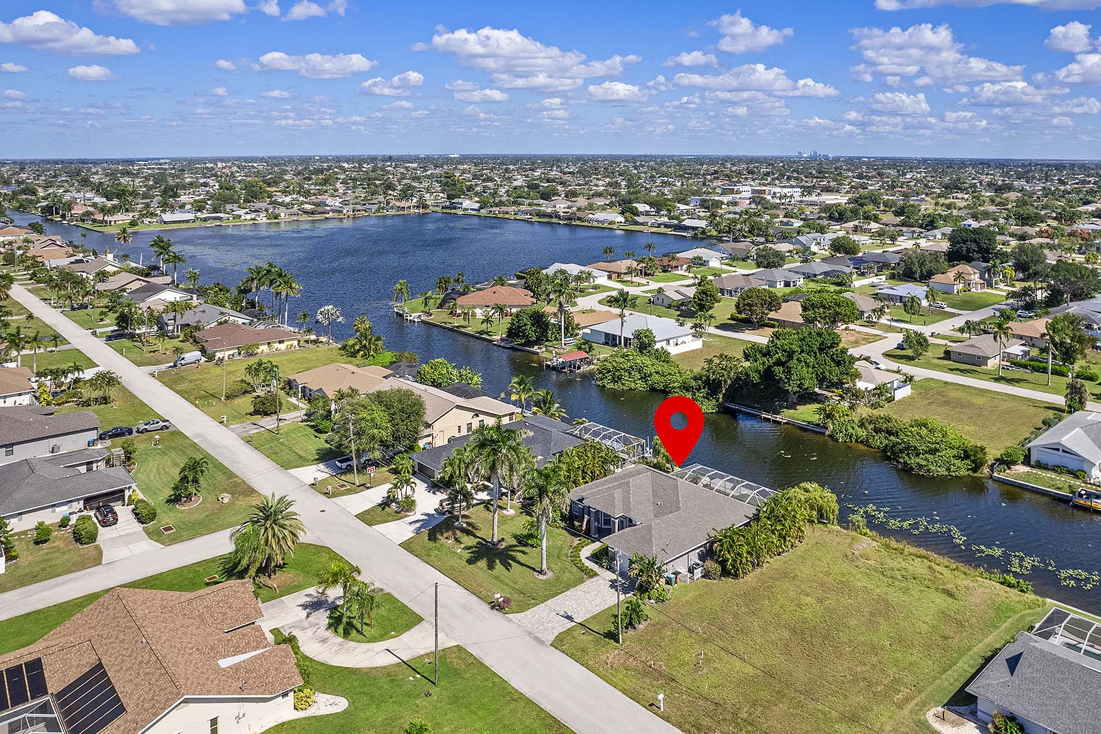 Lanai mit Terrasse und Grillbereich am Kanal.