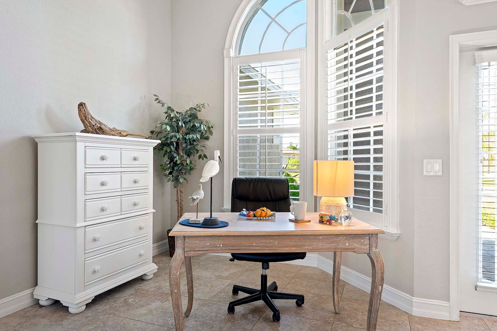 Lanai mit Terrasse und Grillbereich am Kanal.