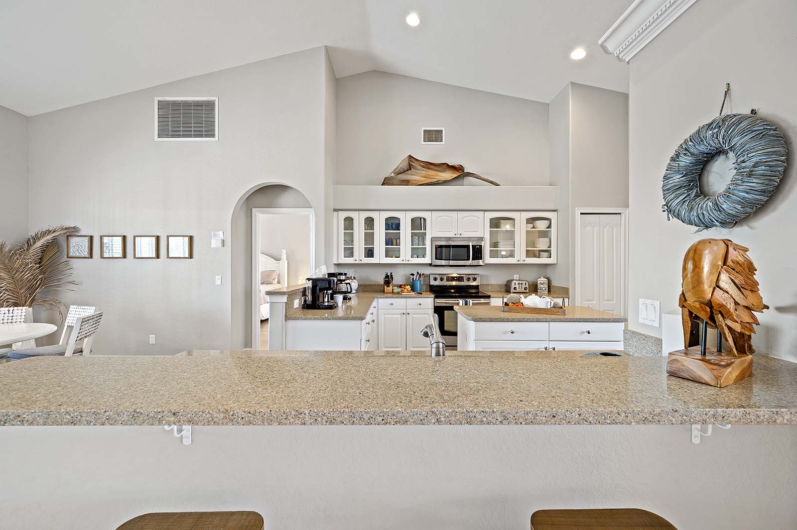 Lanai mit Terrasse und Grillbereich am Kanal.