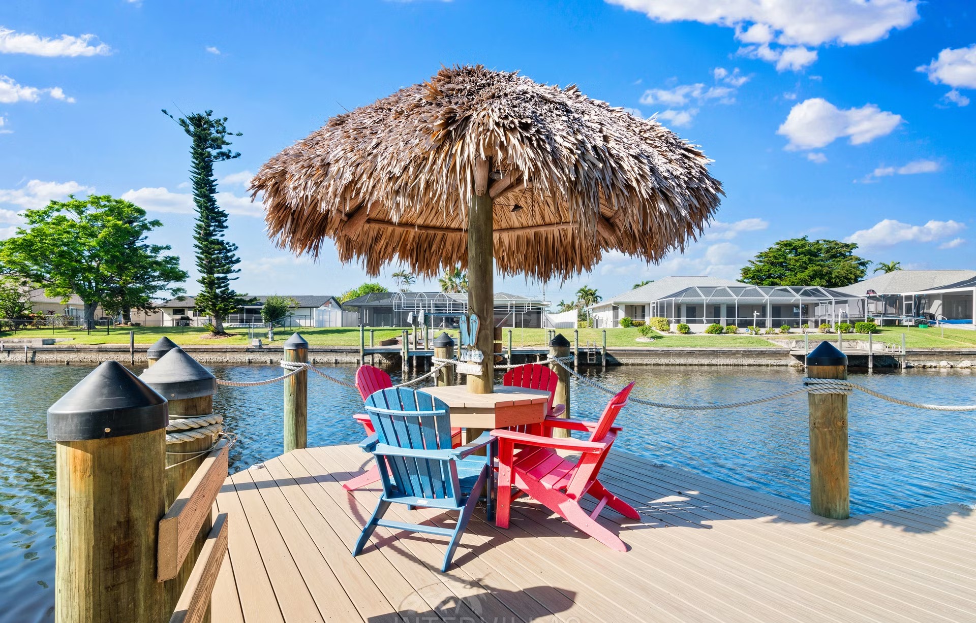 Wohnen & Entspannen im Wohnzimmer mit Sofa und TV