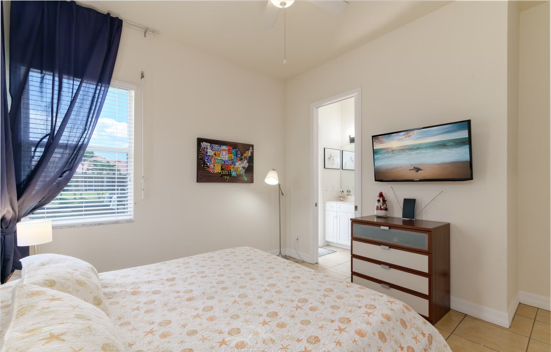 Wohnbereich mit Sofa und Sitzgelegenheiten zum Entspannen.