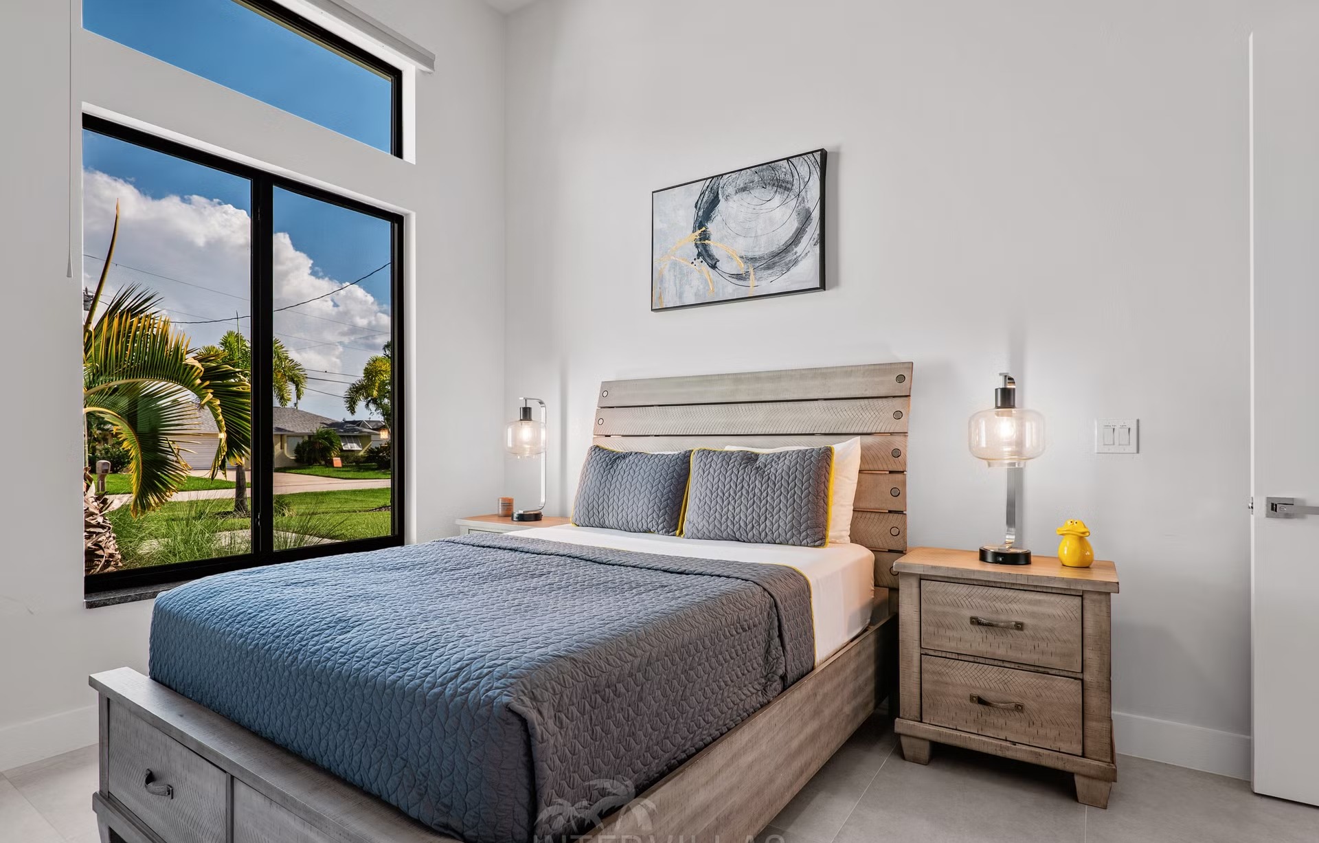 Moderne Waterfront-Villa mit Salzwasser-Pool, Spa und privatem Dock in Cape Coral.