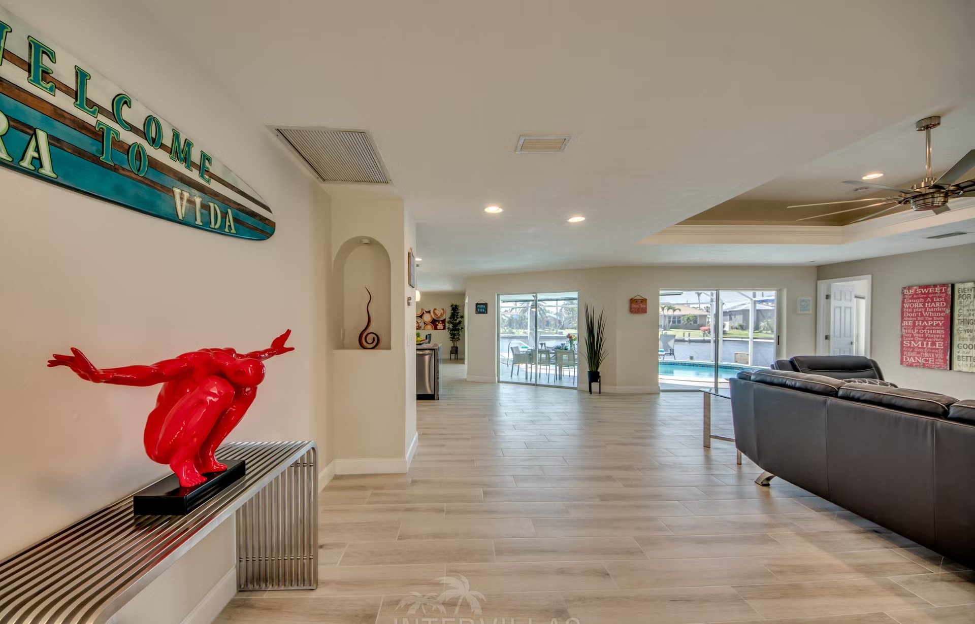 Bootsdock mit Lift am Kanal (Gulf Access) neben dem Ferienhaus.