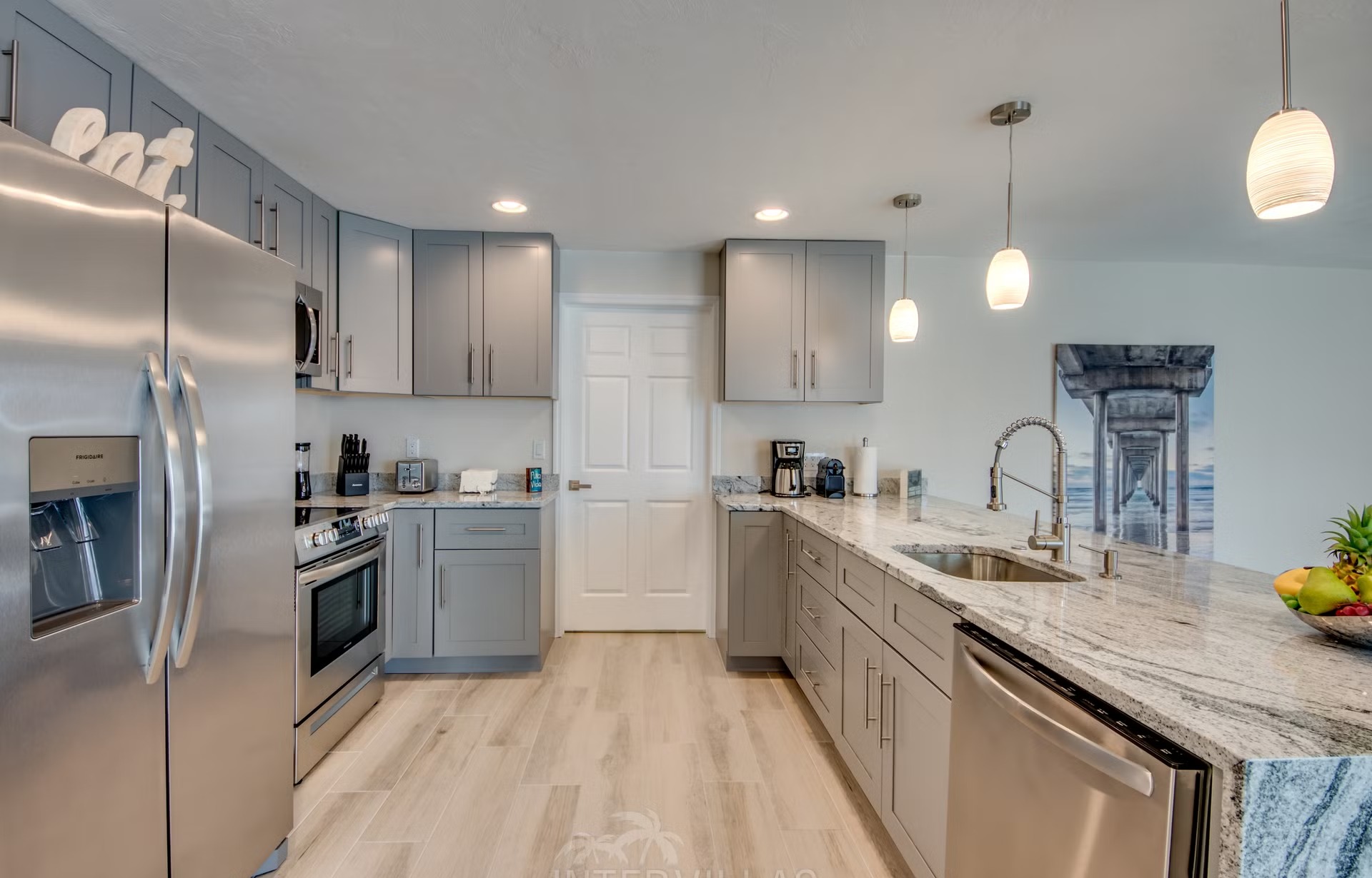 Bootsdock mit Bootslift am Kanal (Gulf Access) in Cape Coral.