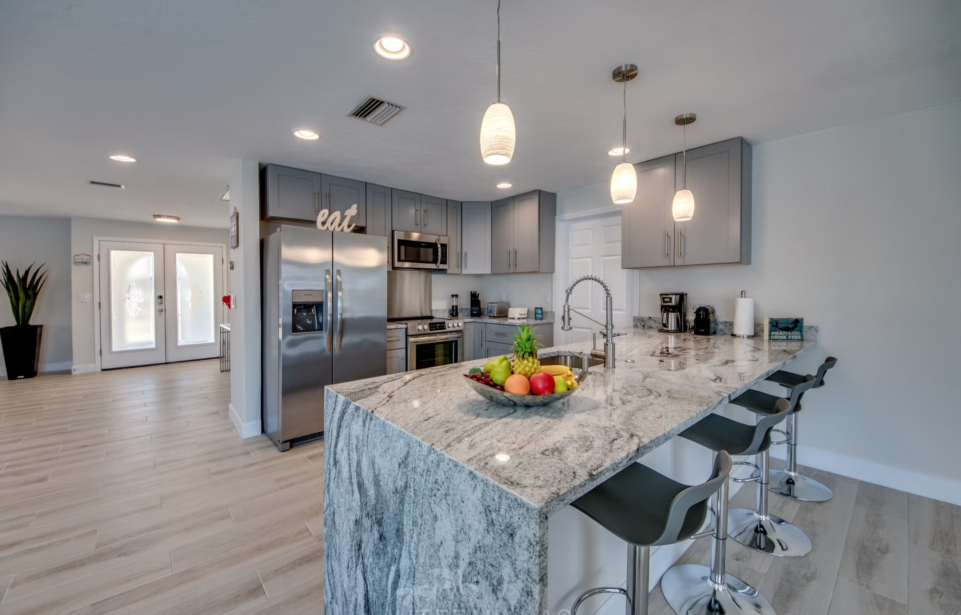 Bootsdock mit Bootslift am Kanal (Gulf Access) in Cape Coral