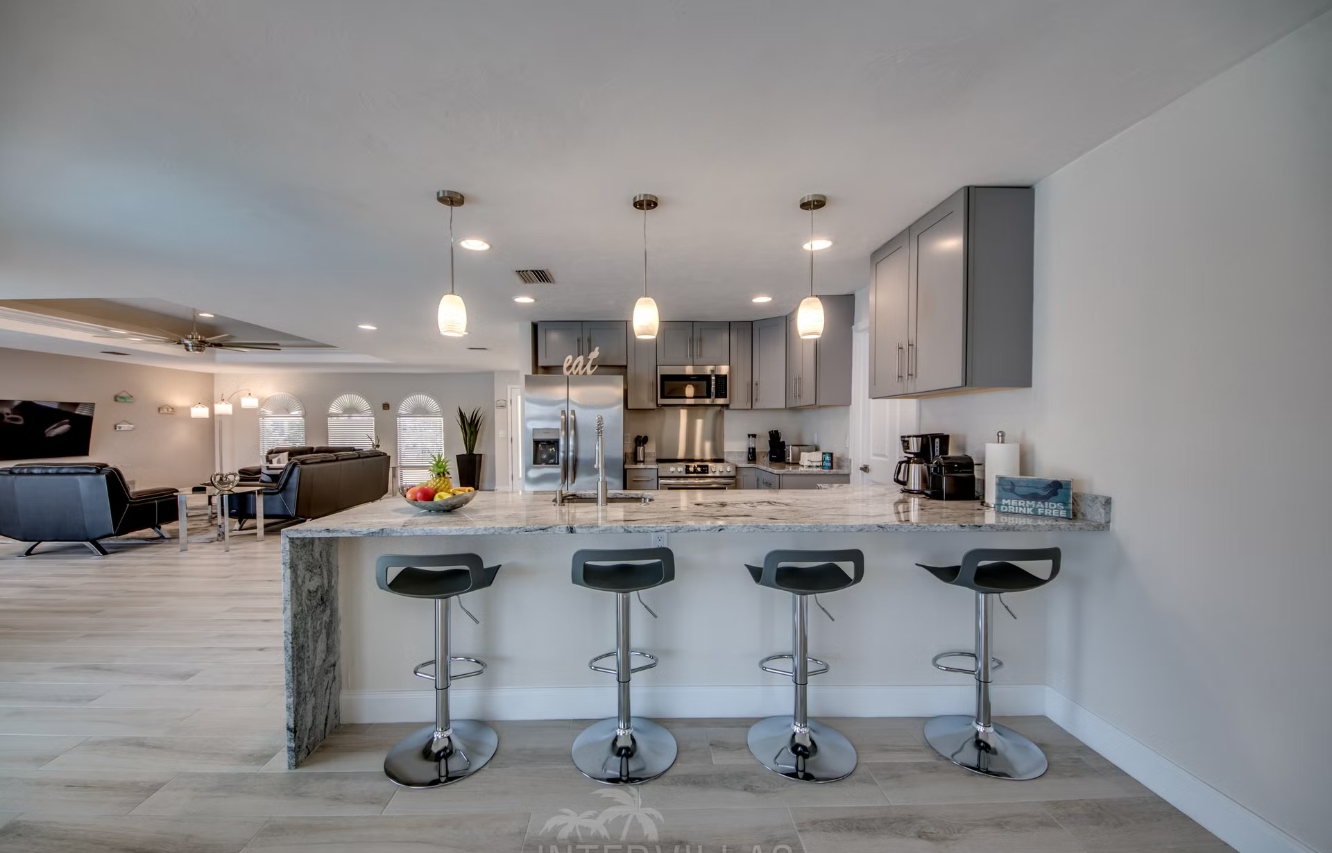 Bootsdock mit Lift am Kanal (Gulf Access)