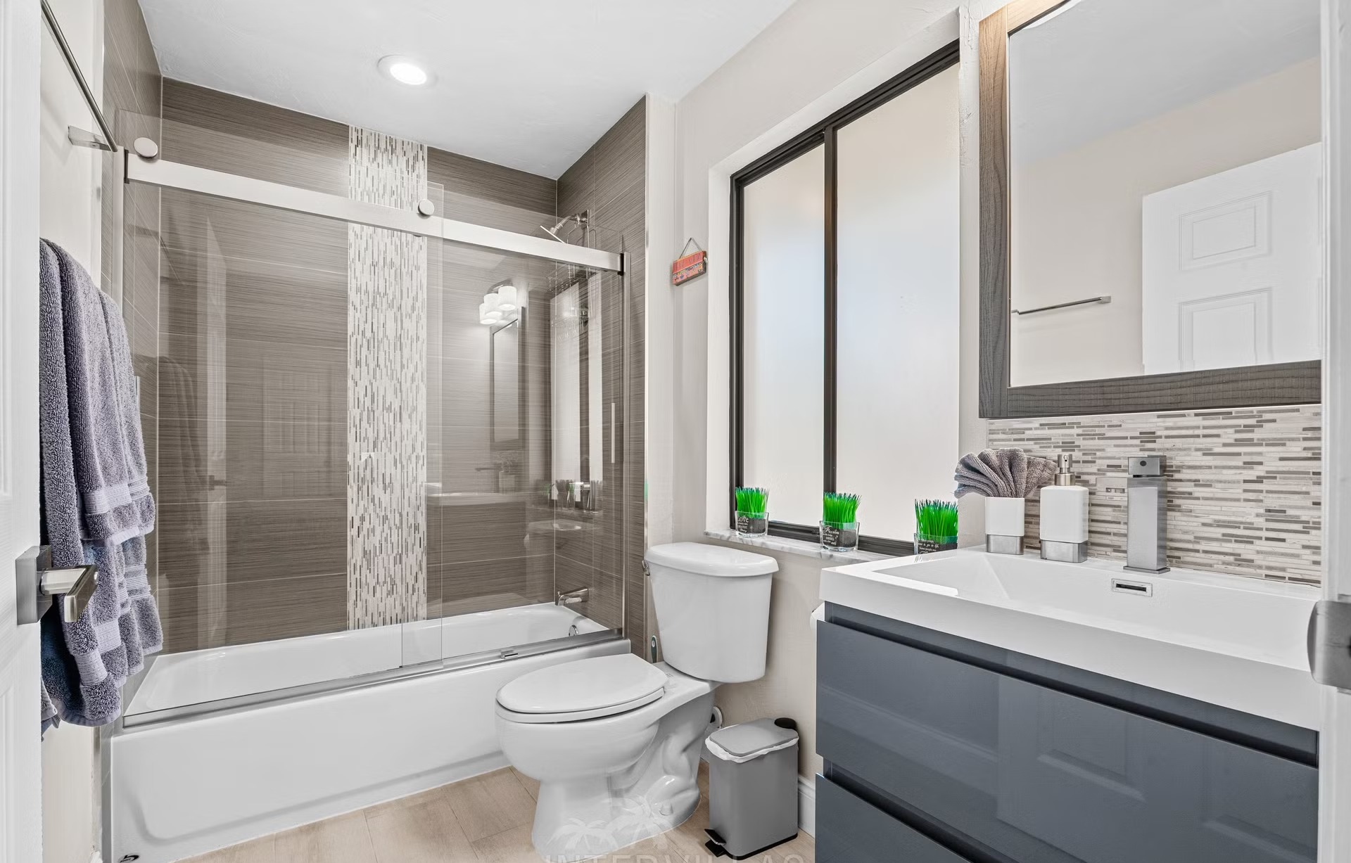 Bootsdock mit Bootslift am Kanal (Gulf Access)