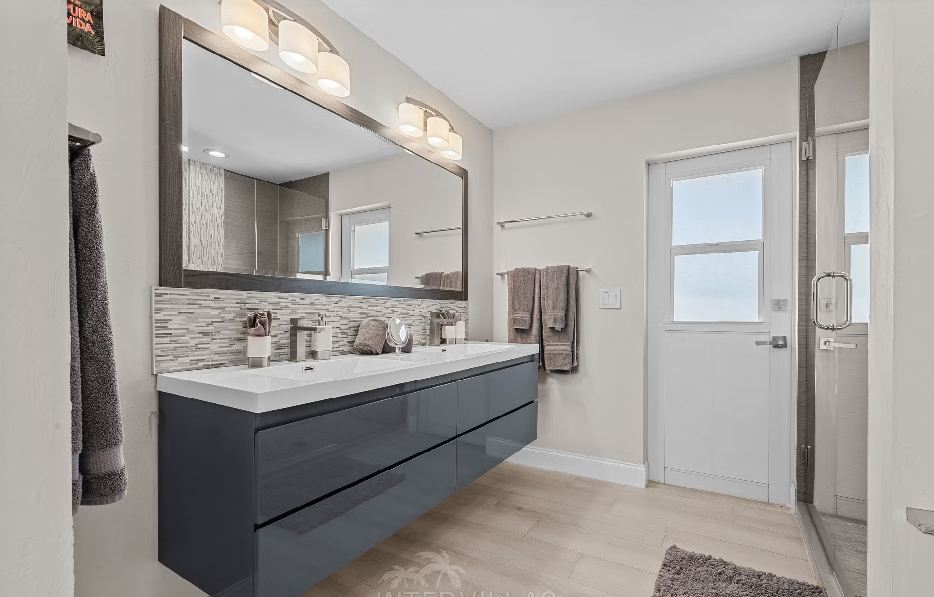 Bootsdock mit Lift am Kanal (Gulf Access) neben der Villa.