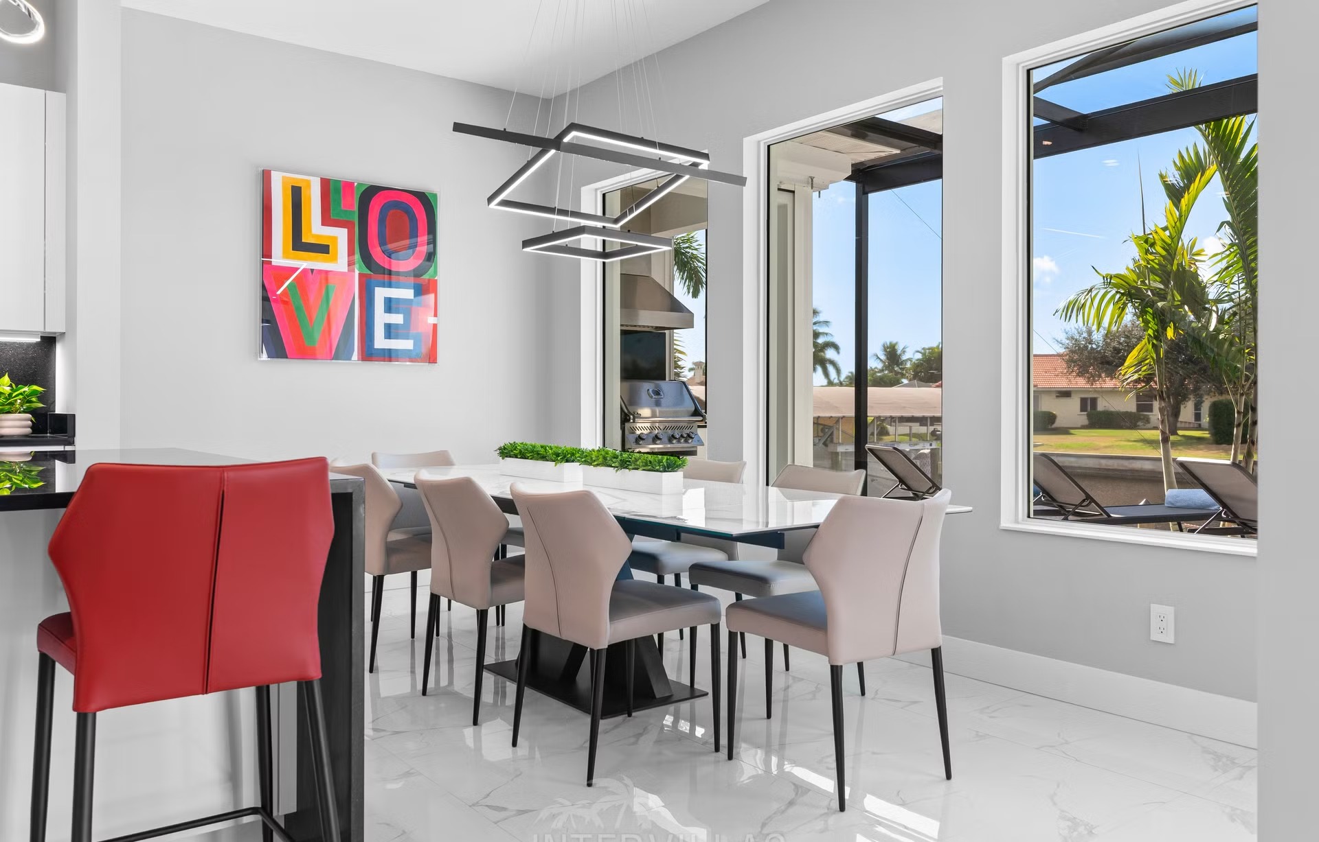 Moderne Villa am Kanal mit Salzwasserpool und Spa (Westausrichtung)