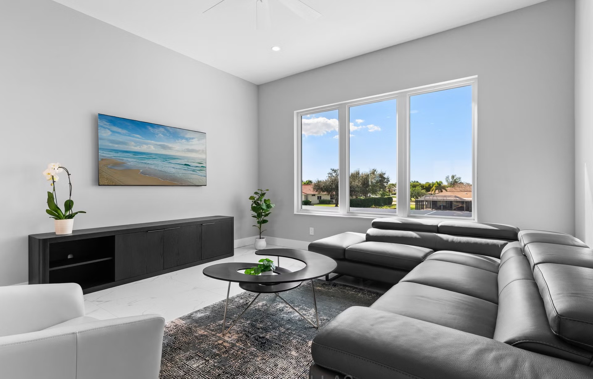 Moderne Waterfront-Villa am Kanal mit Salzwasserpool und Spa (Westausrichtung)