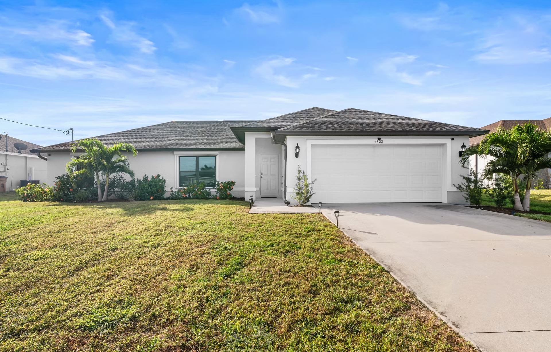 Beheizbarer Salzwasserpool mit Spa und Blick auf den Süsswasserkanal.