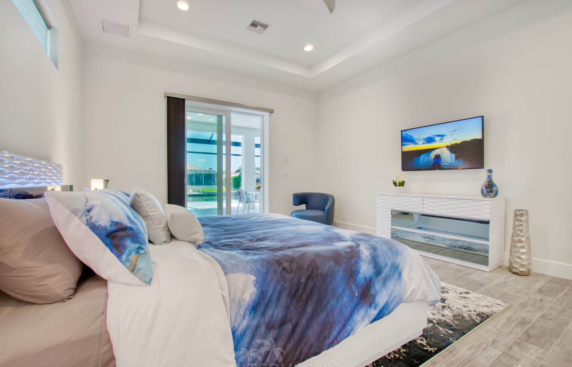 Salzwasser-Pool mit Whirlpool auf der südlich ausgerichteten Lanai.