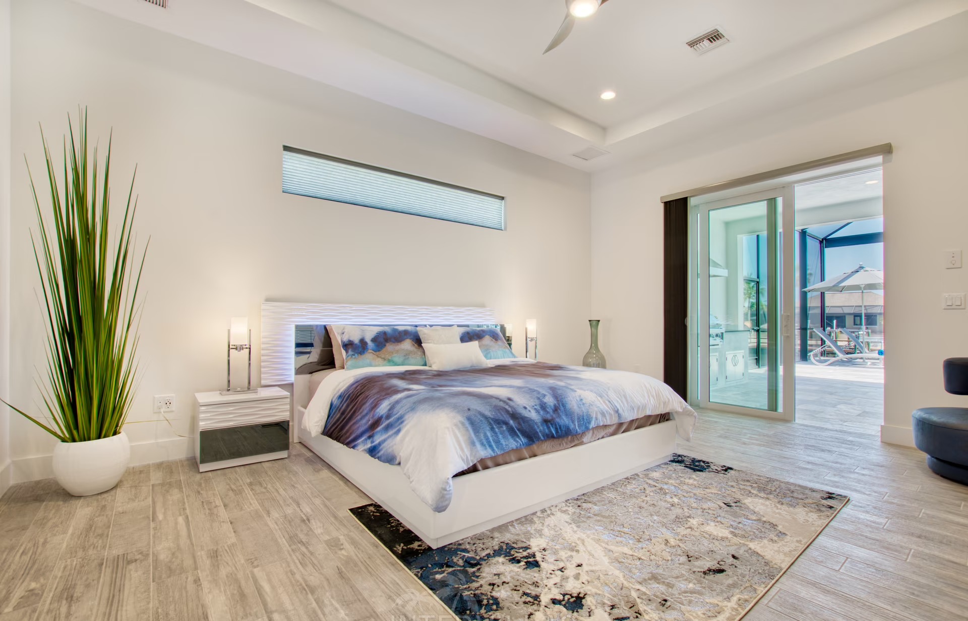 Salzwasser-Pool mit Spa auf der südlich ausgerichteten Lanai.