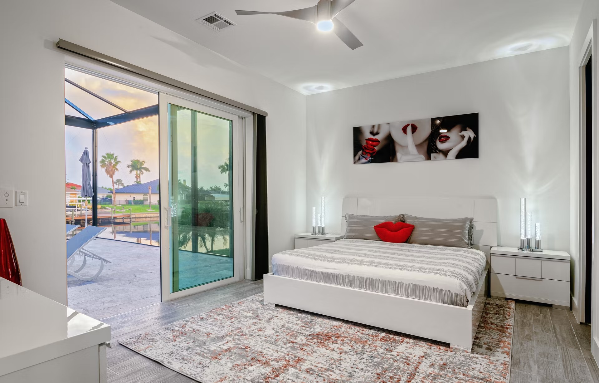 Südseitige Lanai mit Salzwasser-Pool und Whirlpool (Spa)