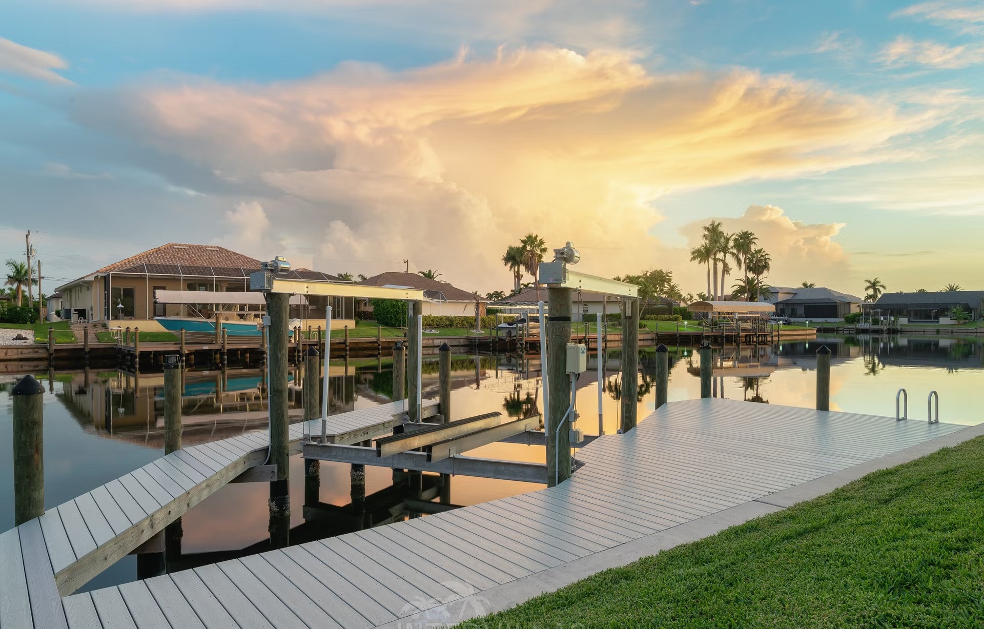 Salzwasser-Pool mit Whirlpool auf der südlich ausgerichteten Lanai.