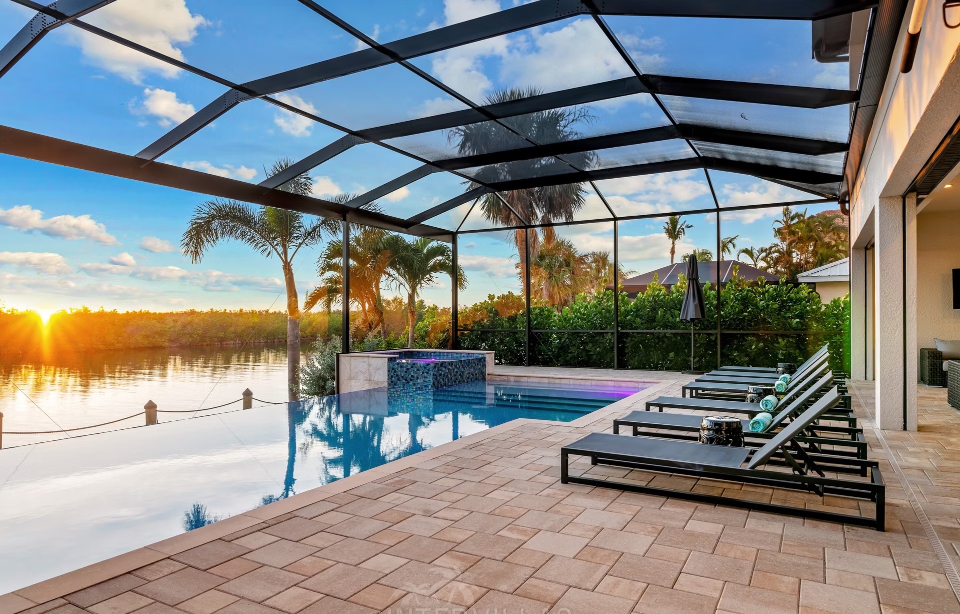 Villa Spreader Pearl