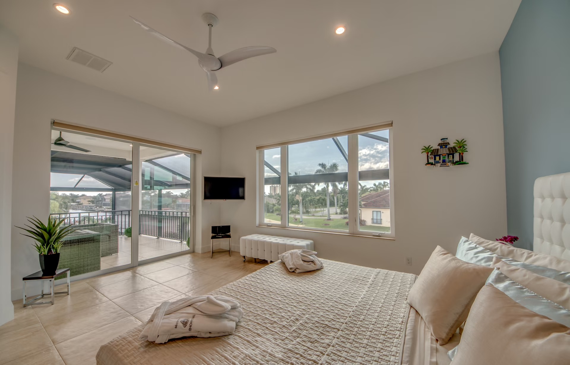 Bootsdock mit Tiki-Hut am Wasser (Gulf-Access).