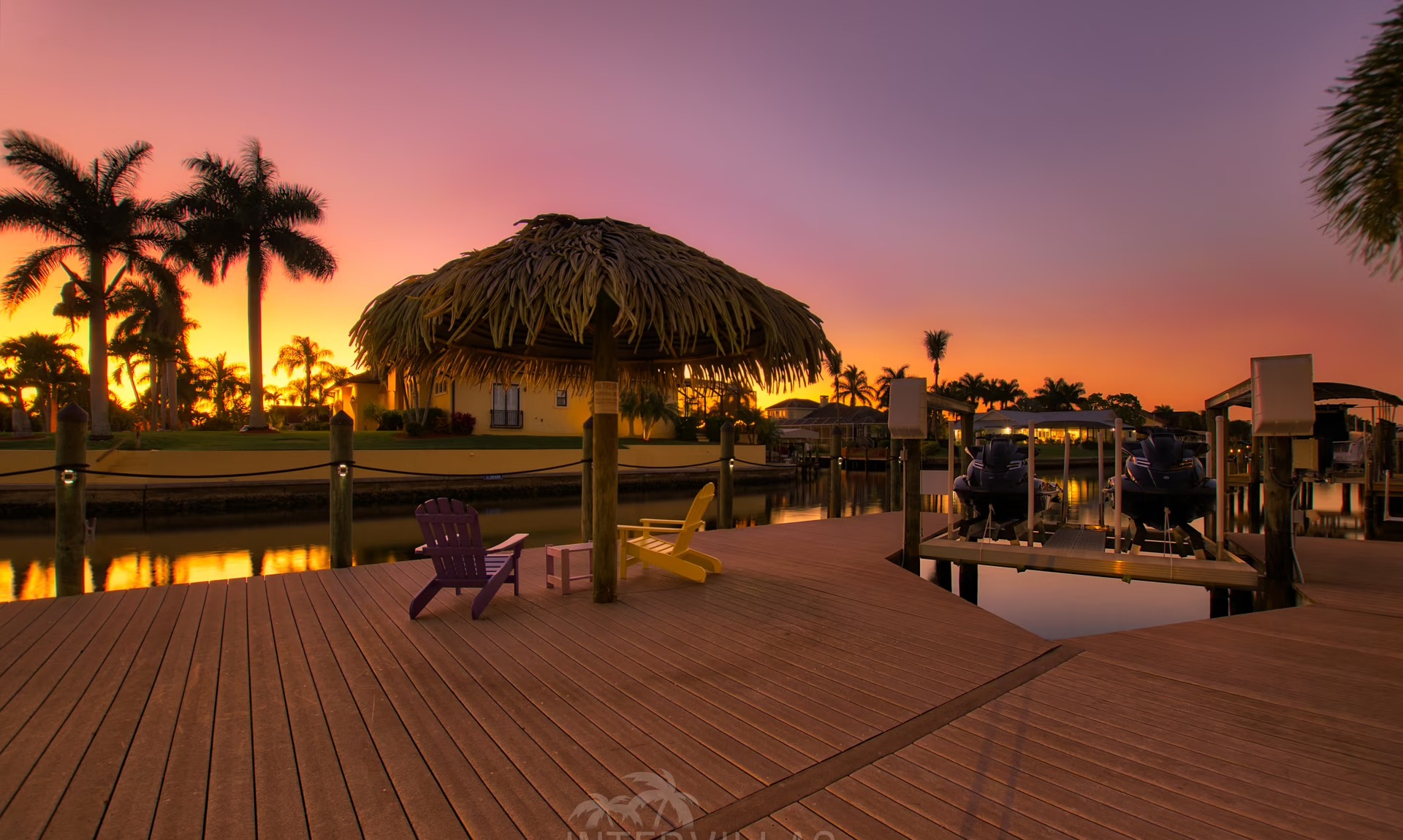 Bootsdock mit Tiki-Hut am Kanal (Gulf-Access).